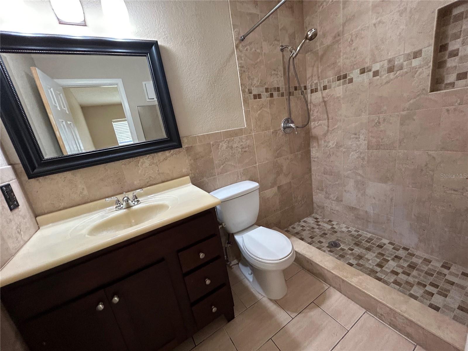 O6444527 Property Photo 9