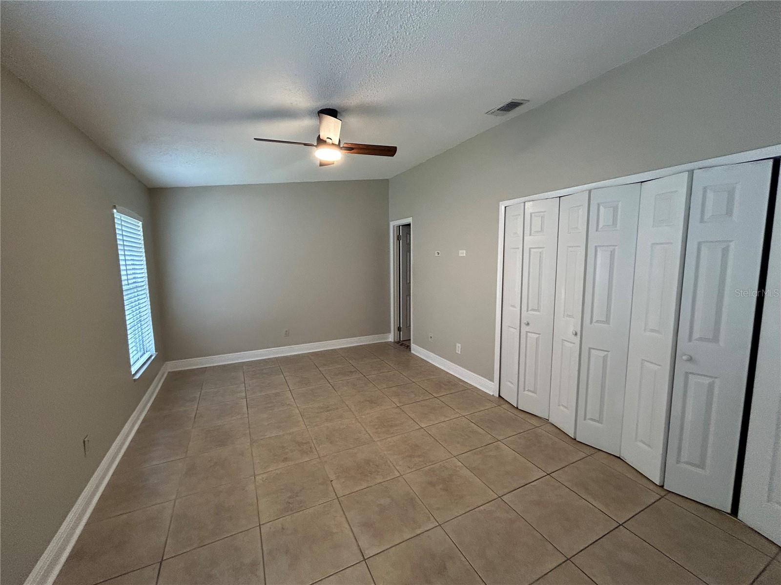 O6444527 Property Photo 11