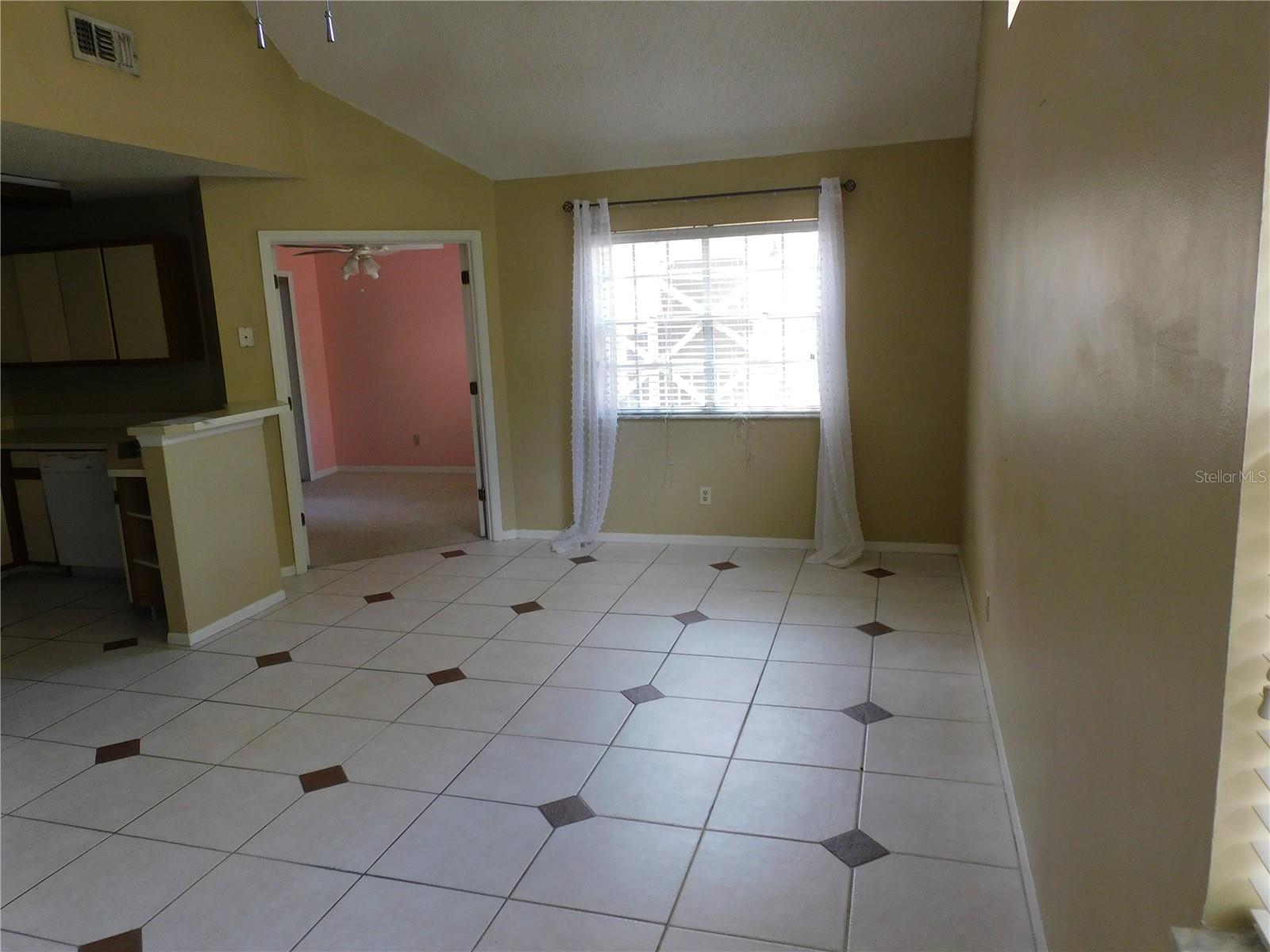 575 Bloomington Ct #28 Property Photo 2