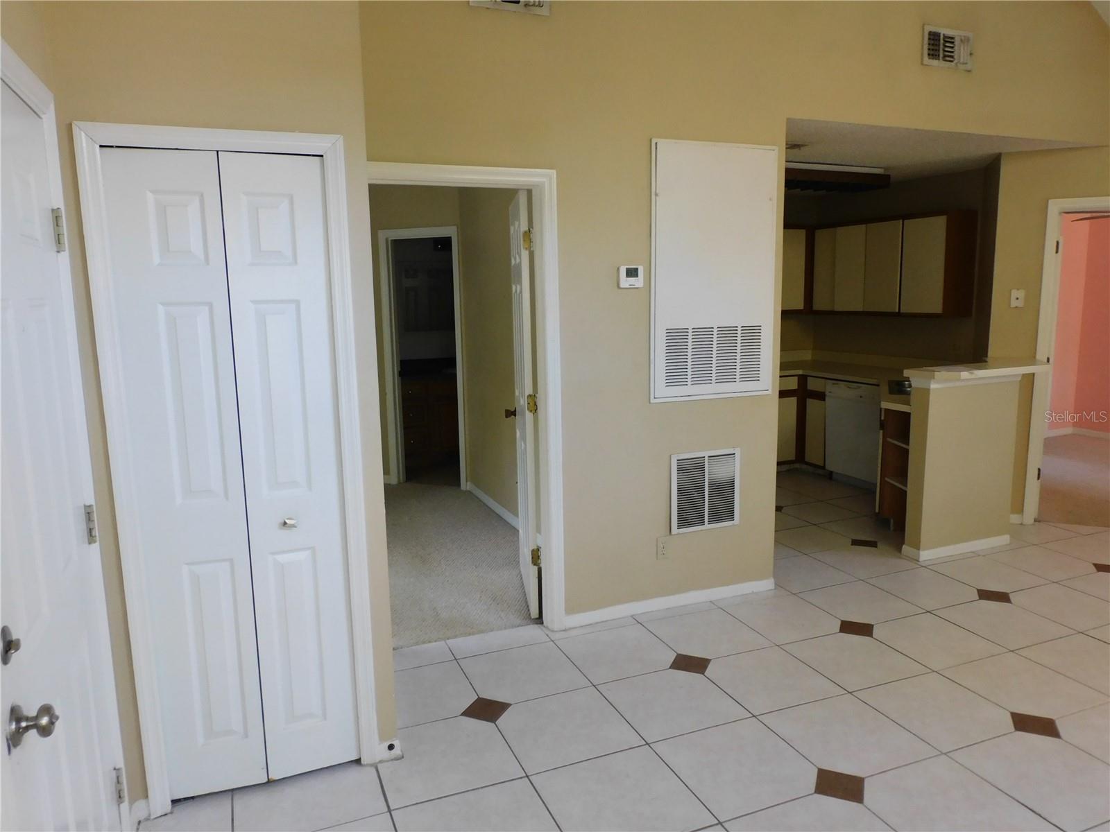 575 Bloomington Ct #28 Property Photo 3