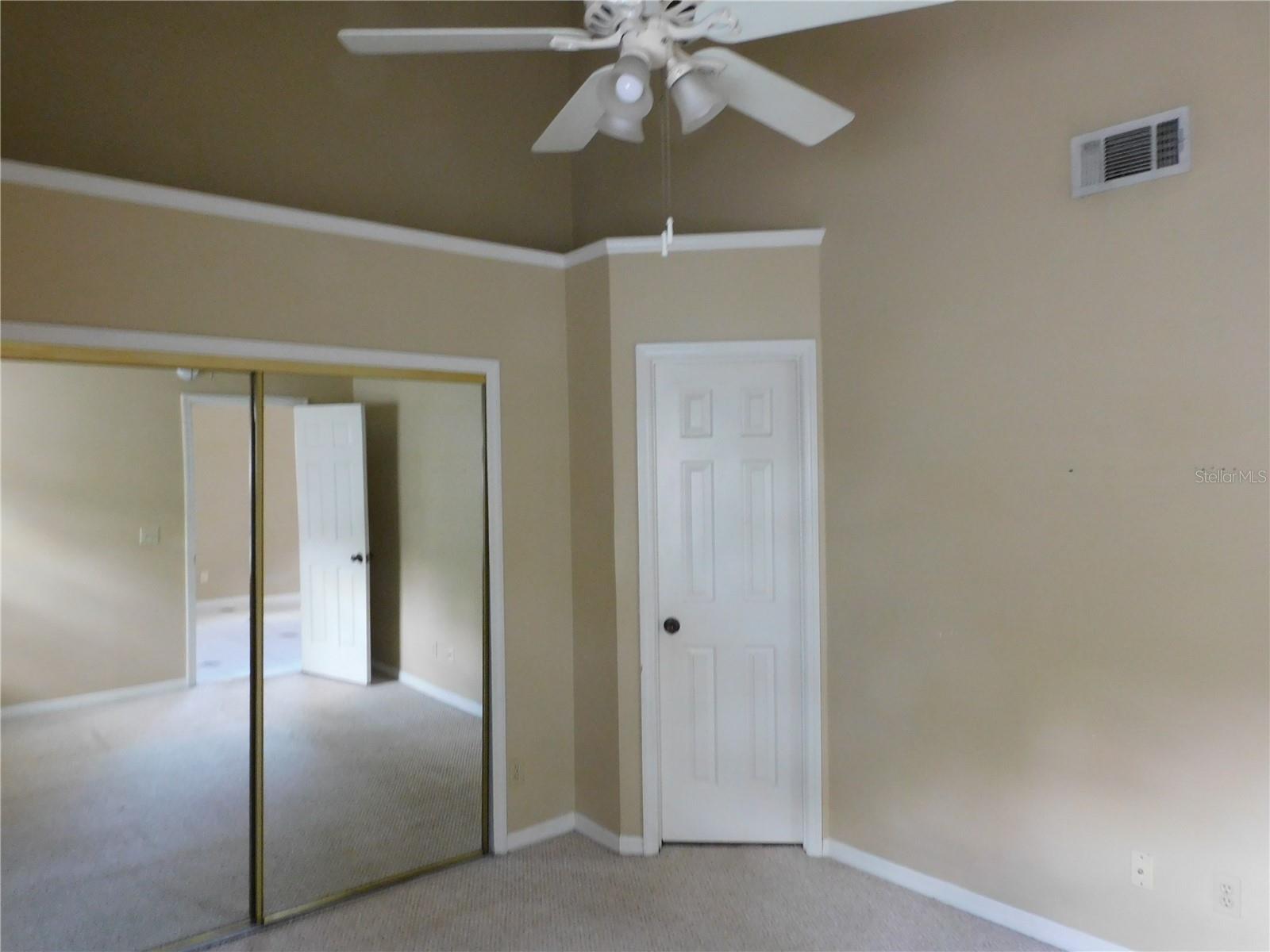 575 Bloomington Ct #28 Property Photo 5