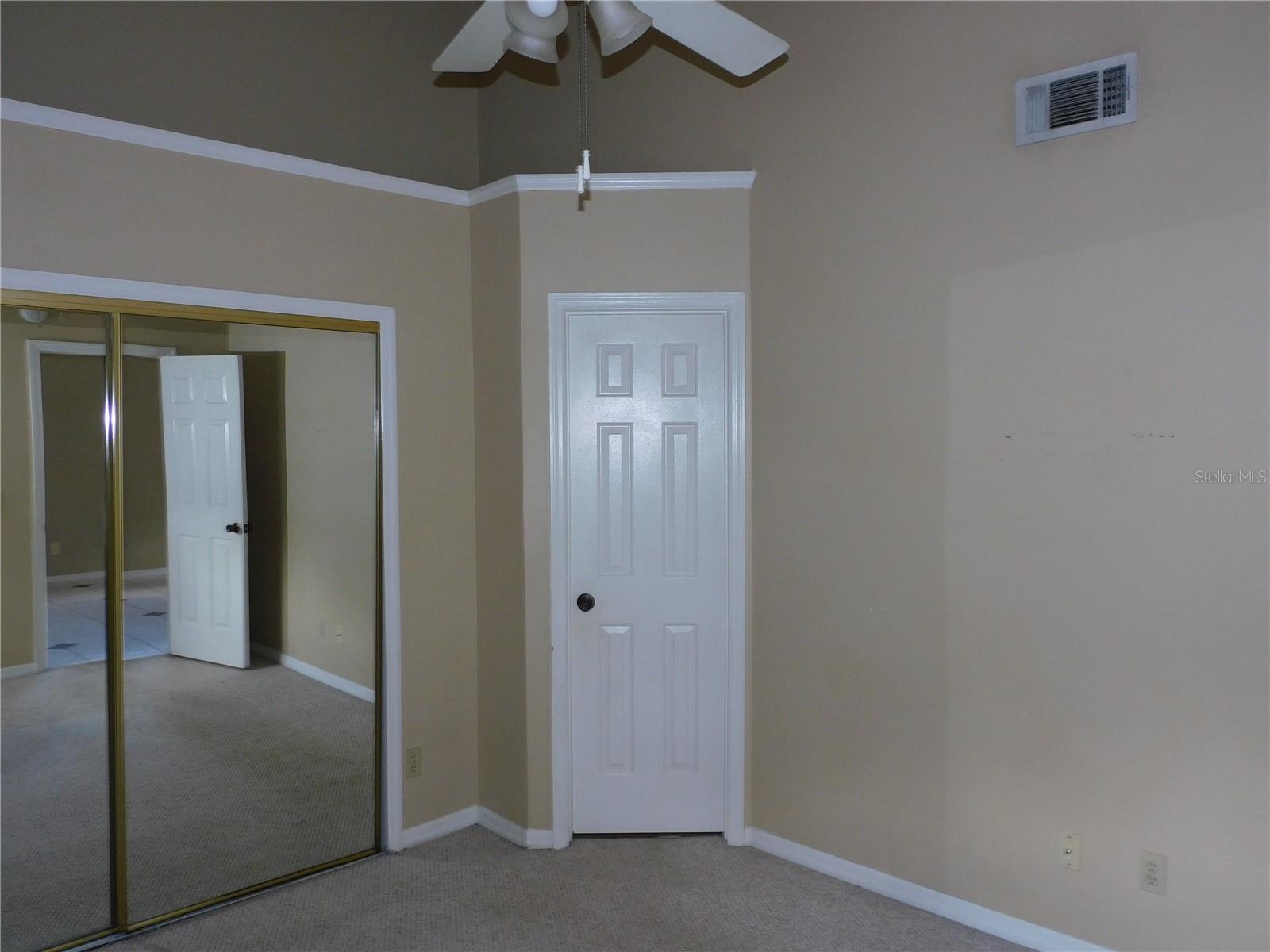 575 Bloomington Ct #28 Property Photo 6