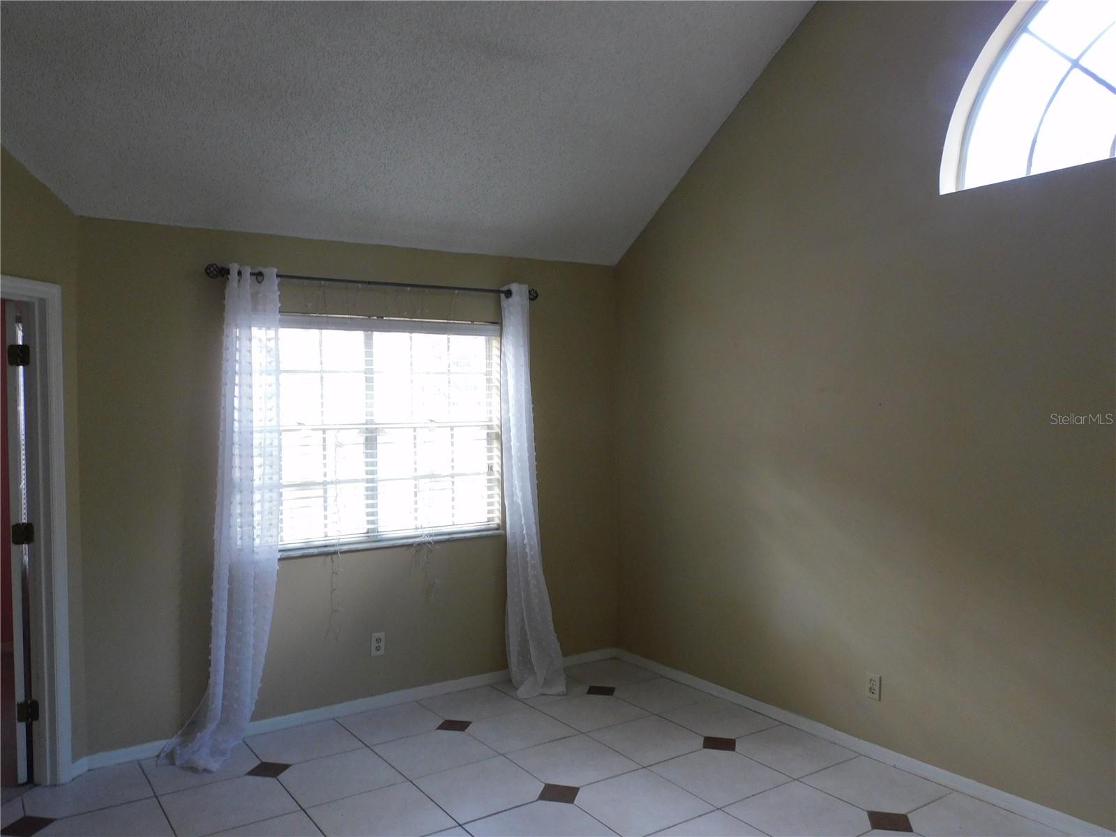 575 Bloomington Ct #28 Property Photo 12