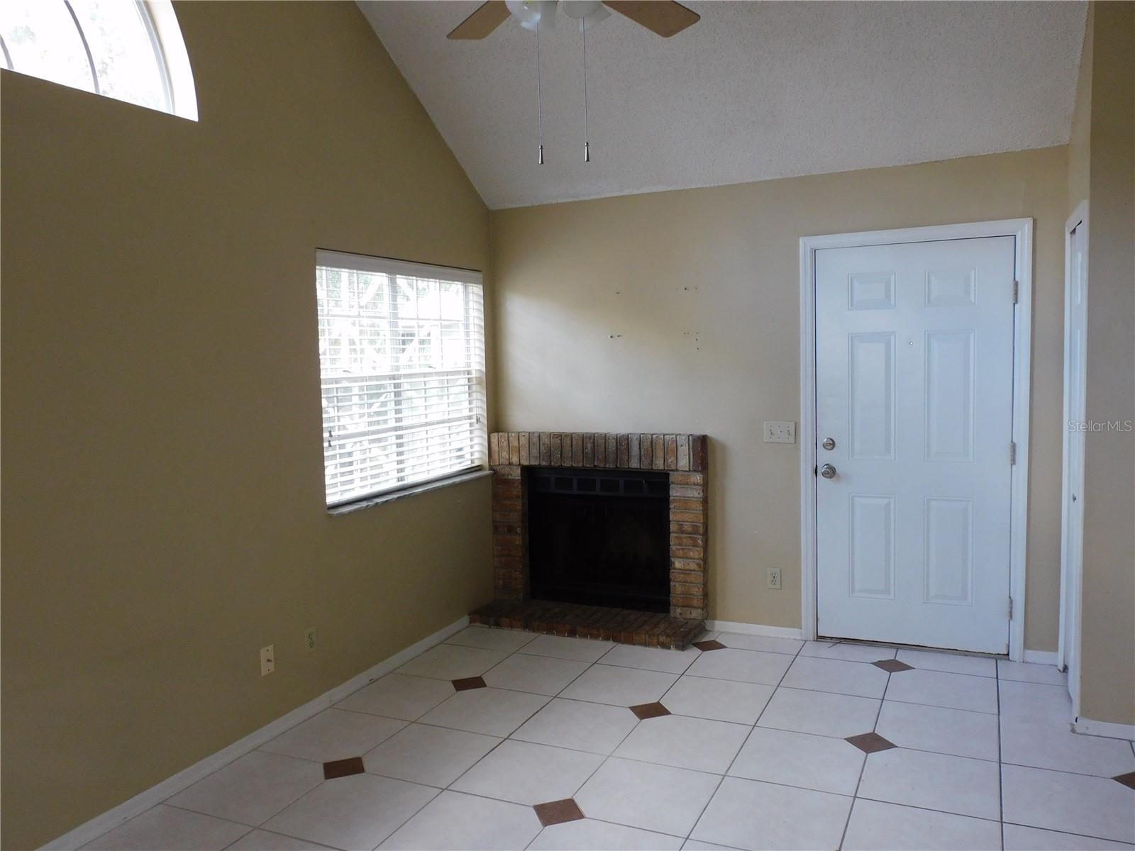 575 Bloomington Ct #28 Property Photo 23