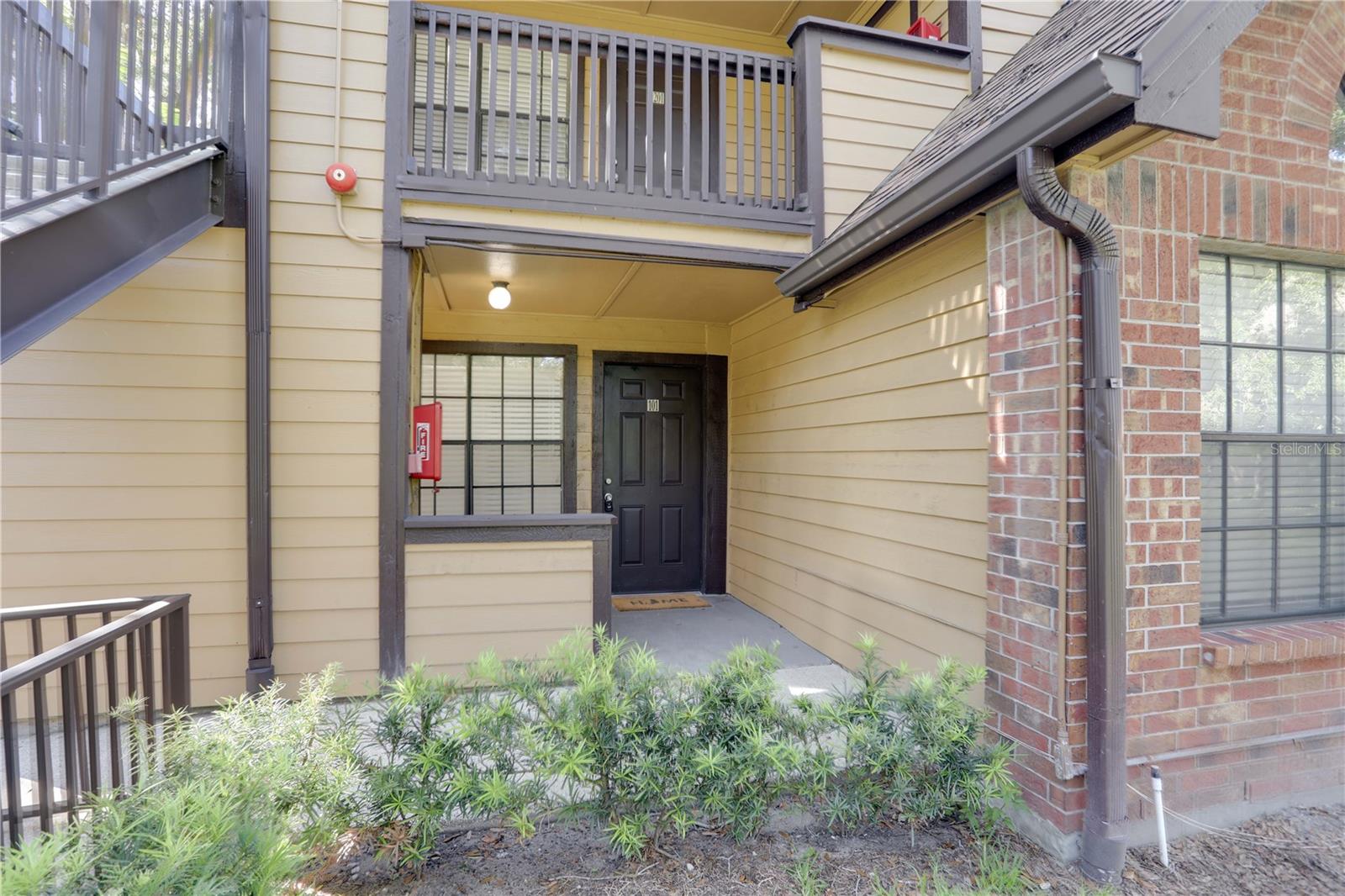 385 Woodside Dr #101 Property Photo 1