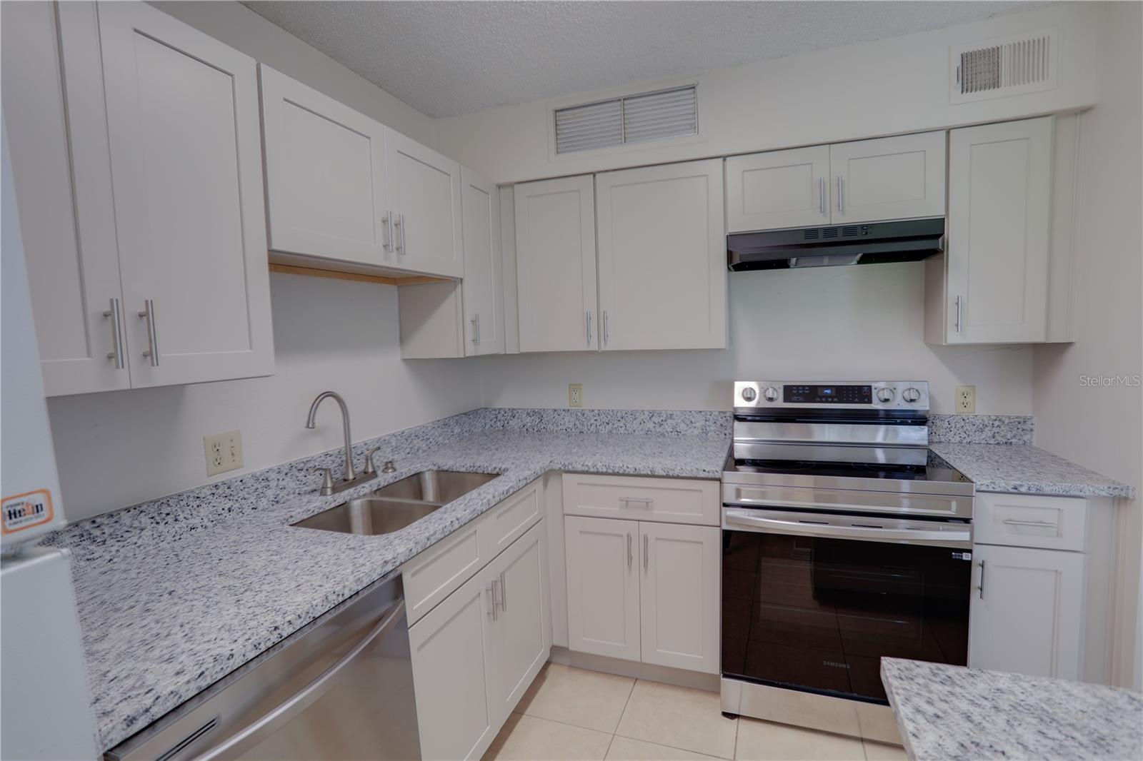 385 Woodside Dr #101 Property Photo 6