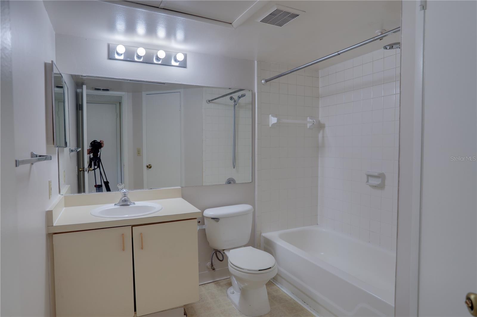 385 Woodside Dr #101 Property Photo 9