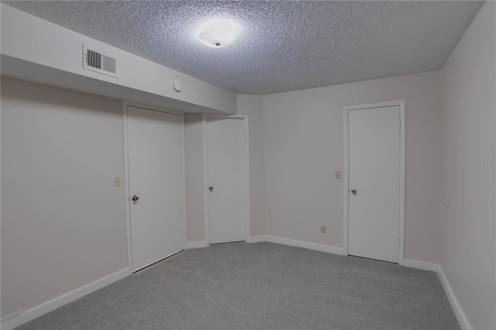 385 Woodside Dr #101 Property Photo 11