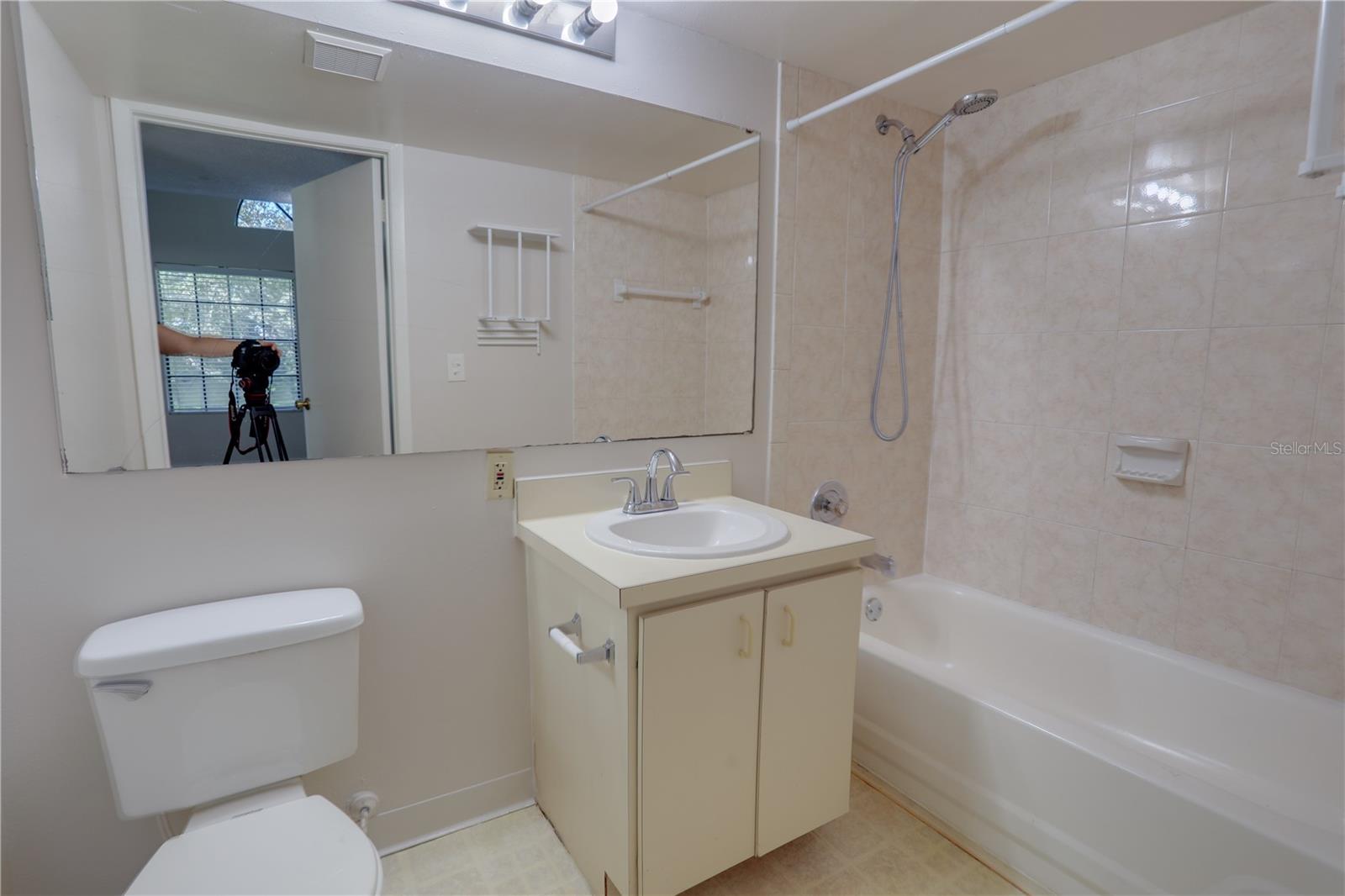 385 Woodside Dr #101 Property Photo 12