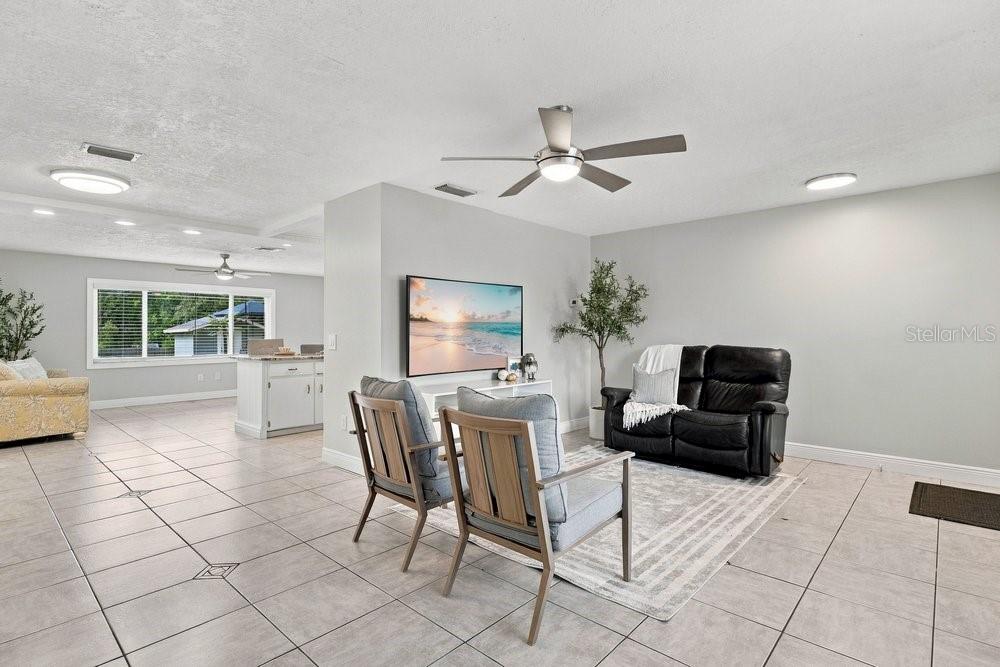 581 Fourwind St Property Photo 10