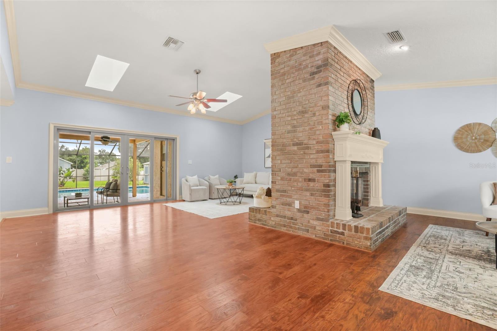 382 Forest Park Cir Property Photo 4
