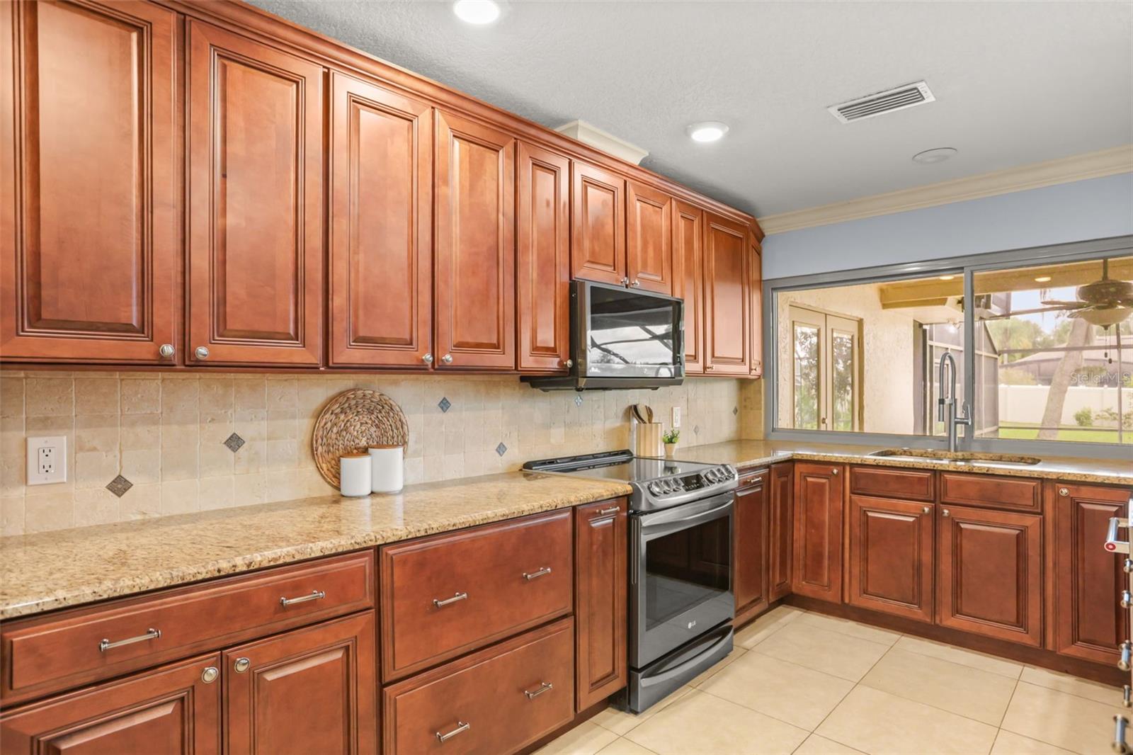 382 Forest Park Cir Property Photo 17