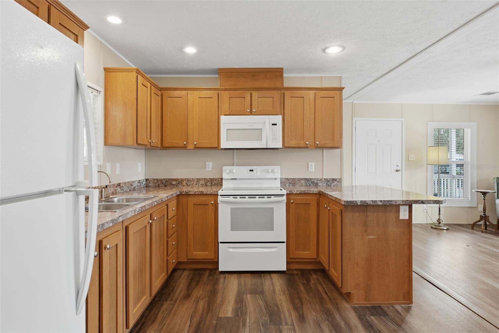 4340 Cypress Way Property Photo 10