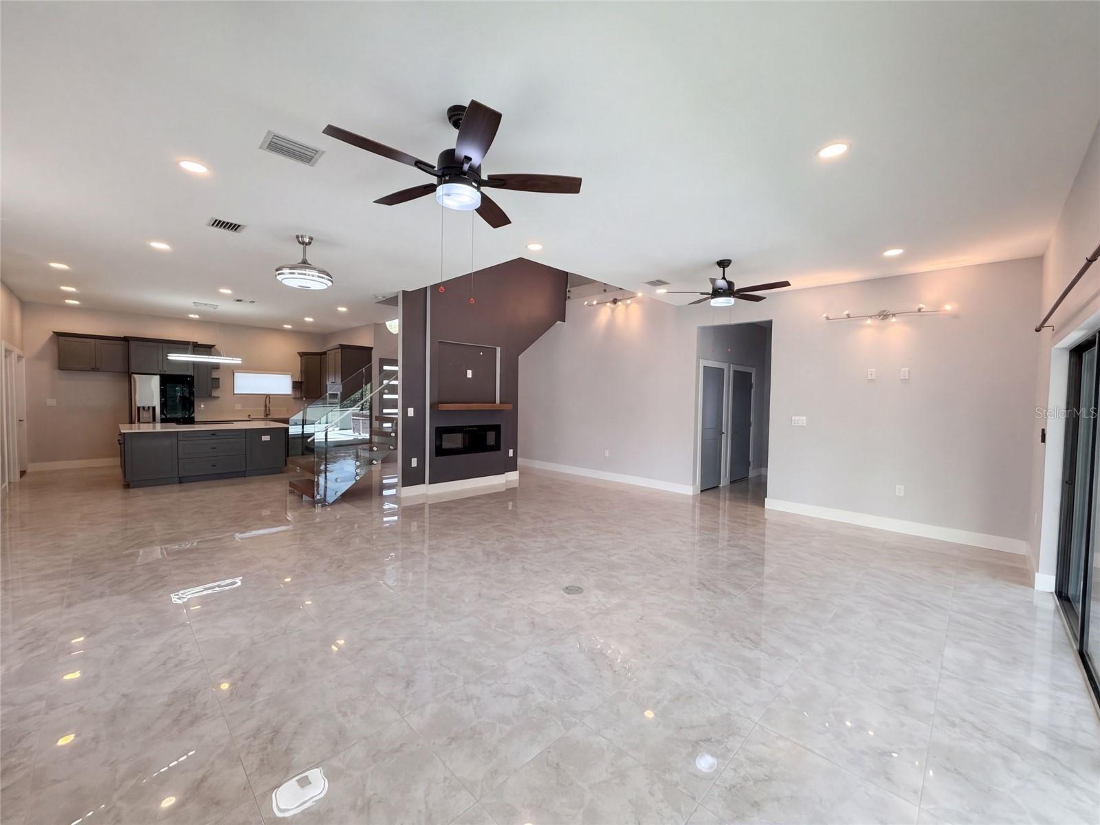 541 W Lake Brantley Rd Property Photo 3