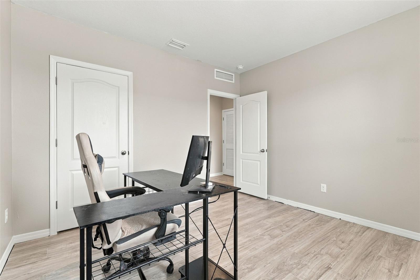 2711 Silver Canoe Dr Property Photo 22
