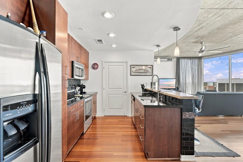 155 S Court Ave #1816 Property Photo 6