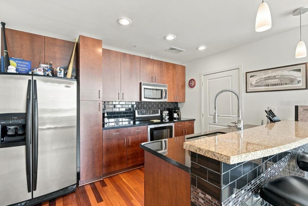 155 S Court Ave #1816 Property Photo 7