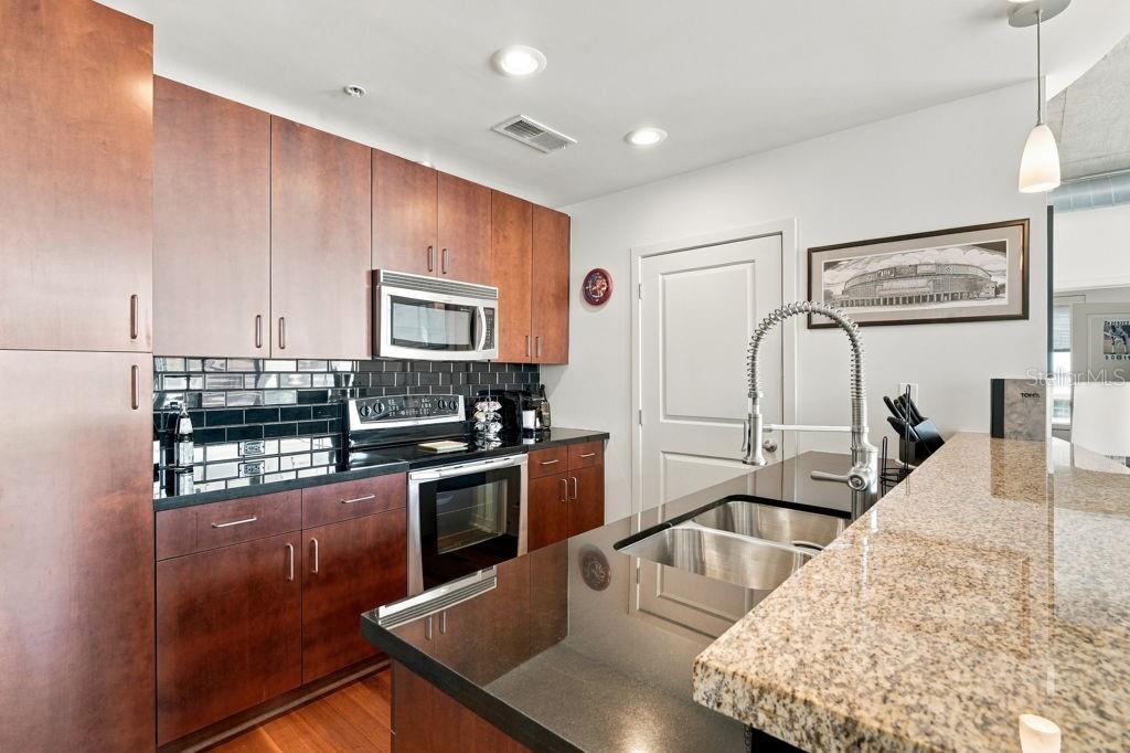 155 S Court Ave #1816 Property Photo 8