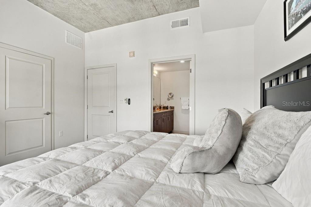 155 S Court Ave #1816 Property Photo 30