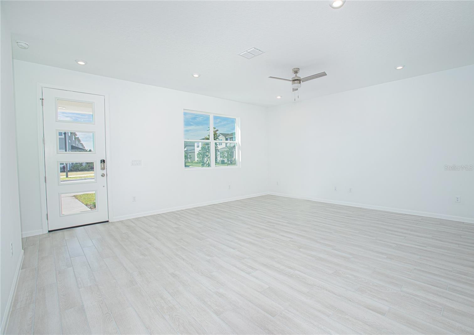 11512 Sunsail Ave Property Photo 3