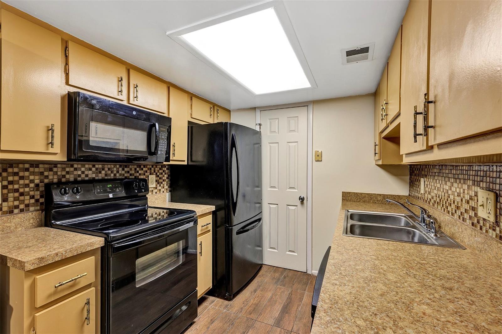 1728 Townhall Ln #1728 Property Photo 3