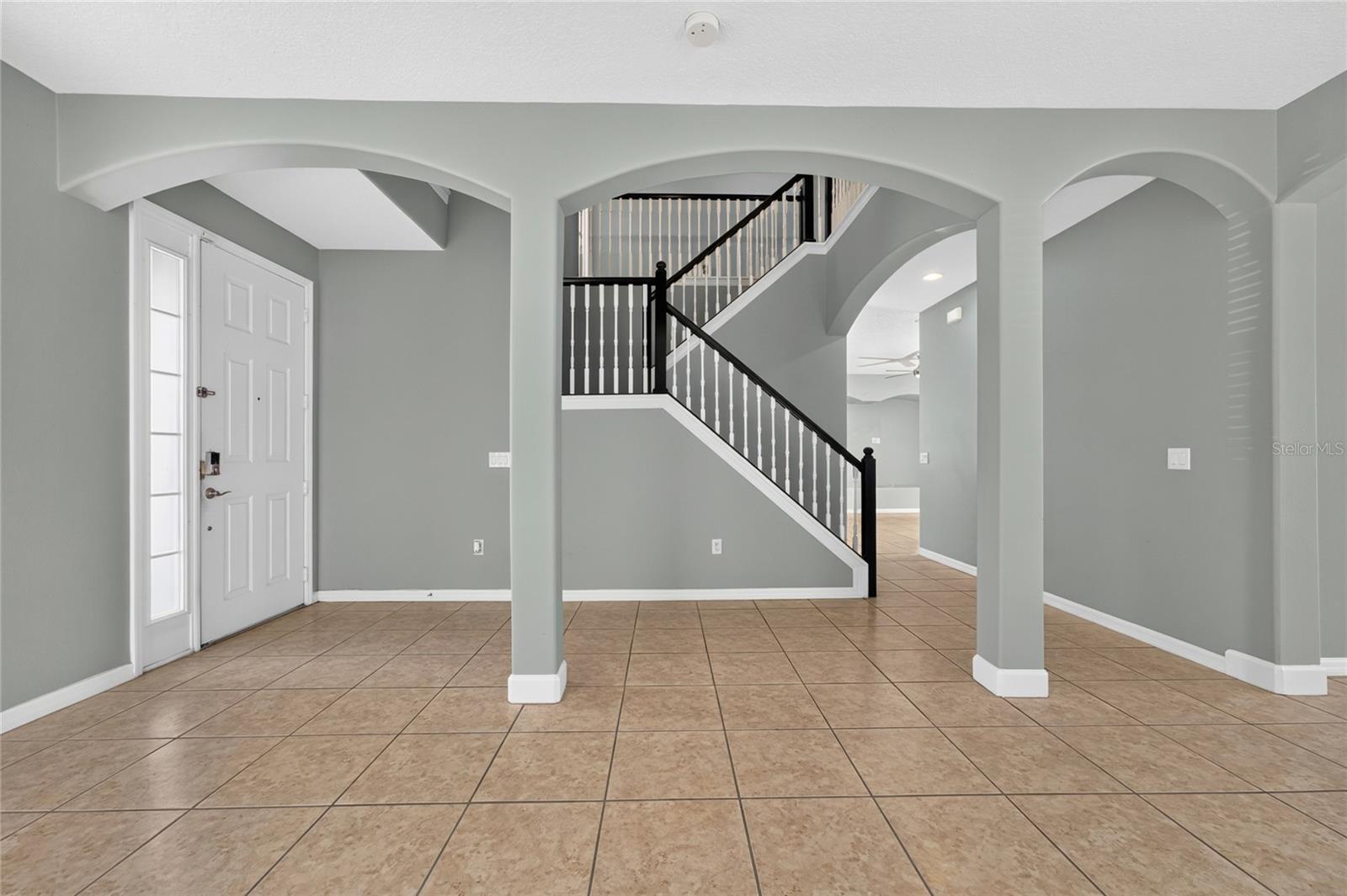 1139 Darnaby Way Property Photo 3