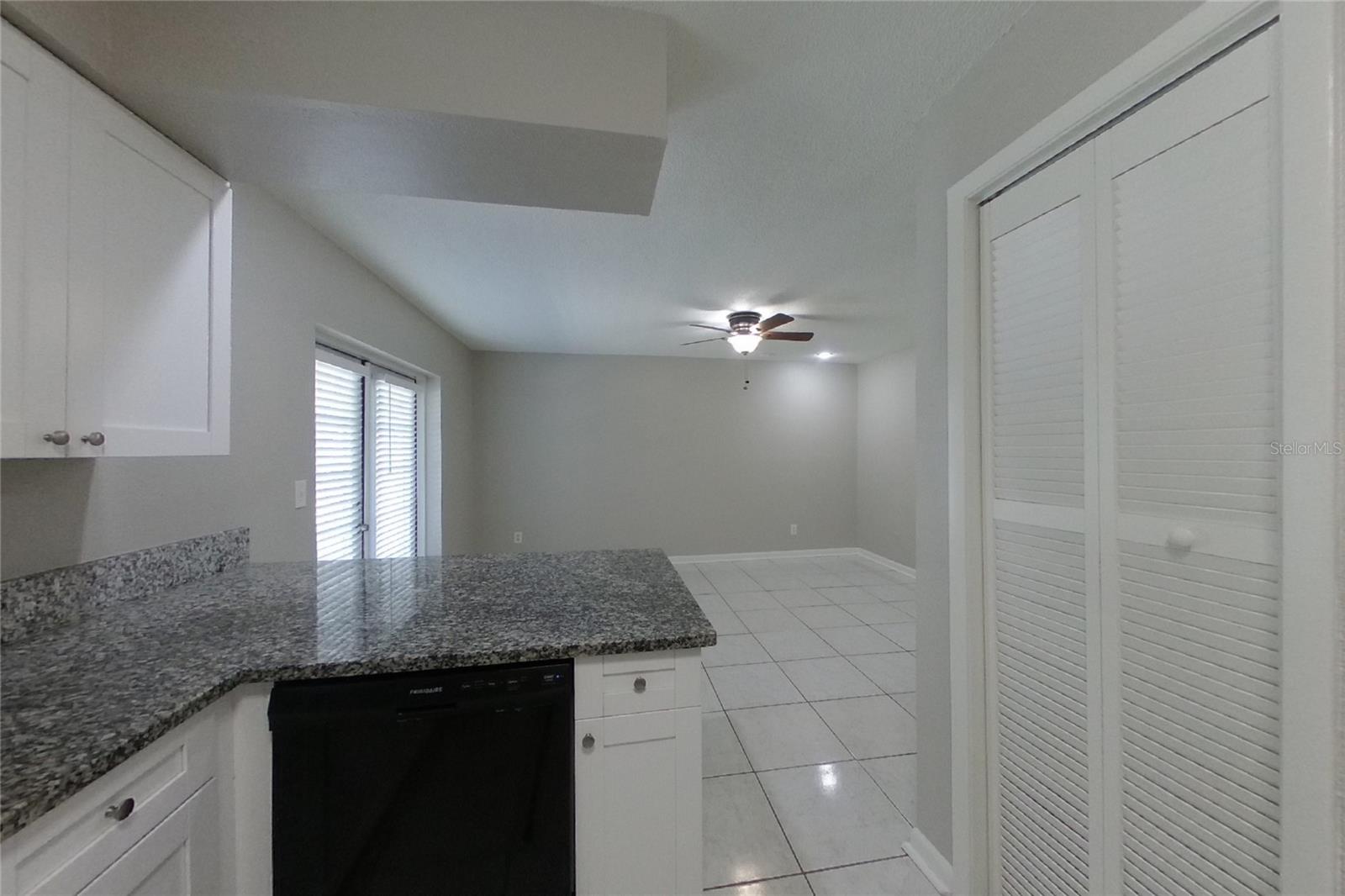 O6444735 Property Photo 6