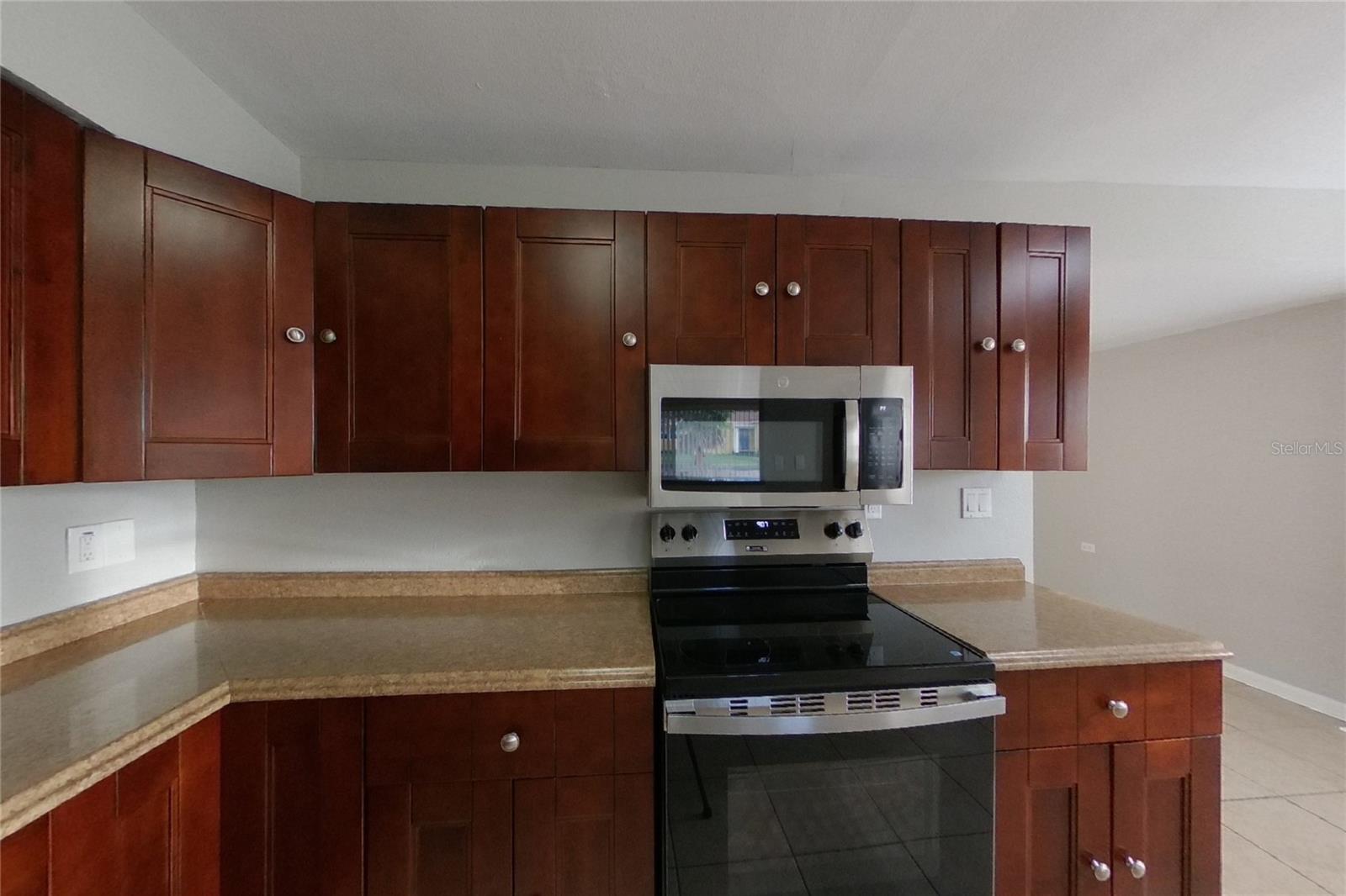 O6444736 Property Photo 6