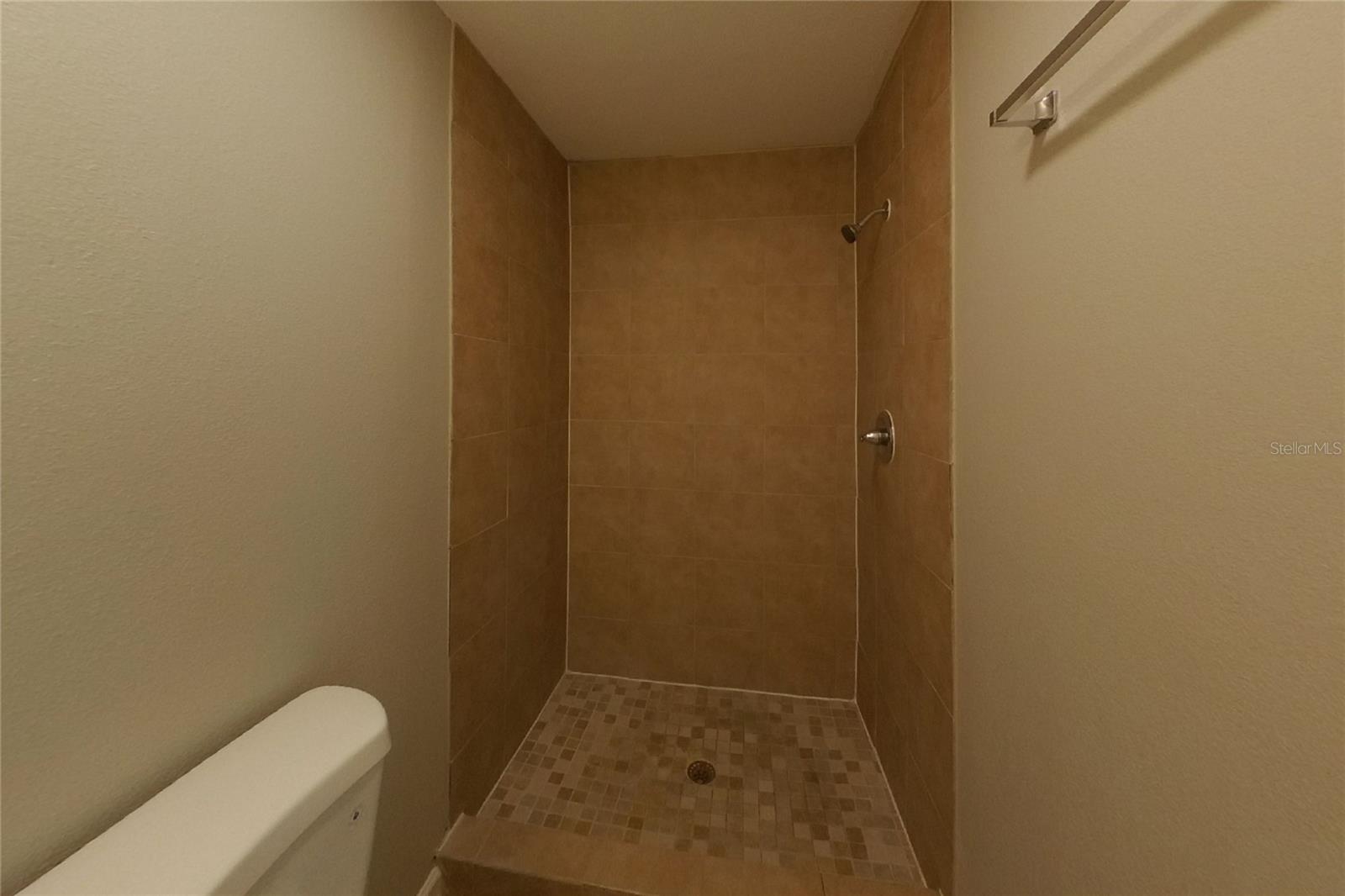 O6444736 Property Photo 11