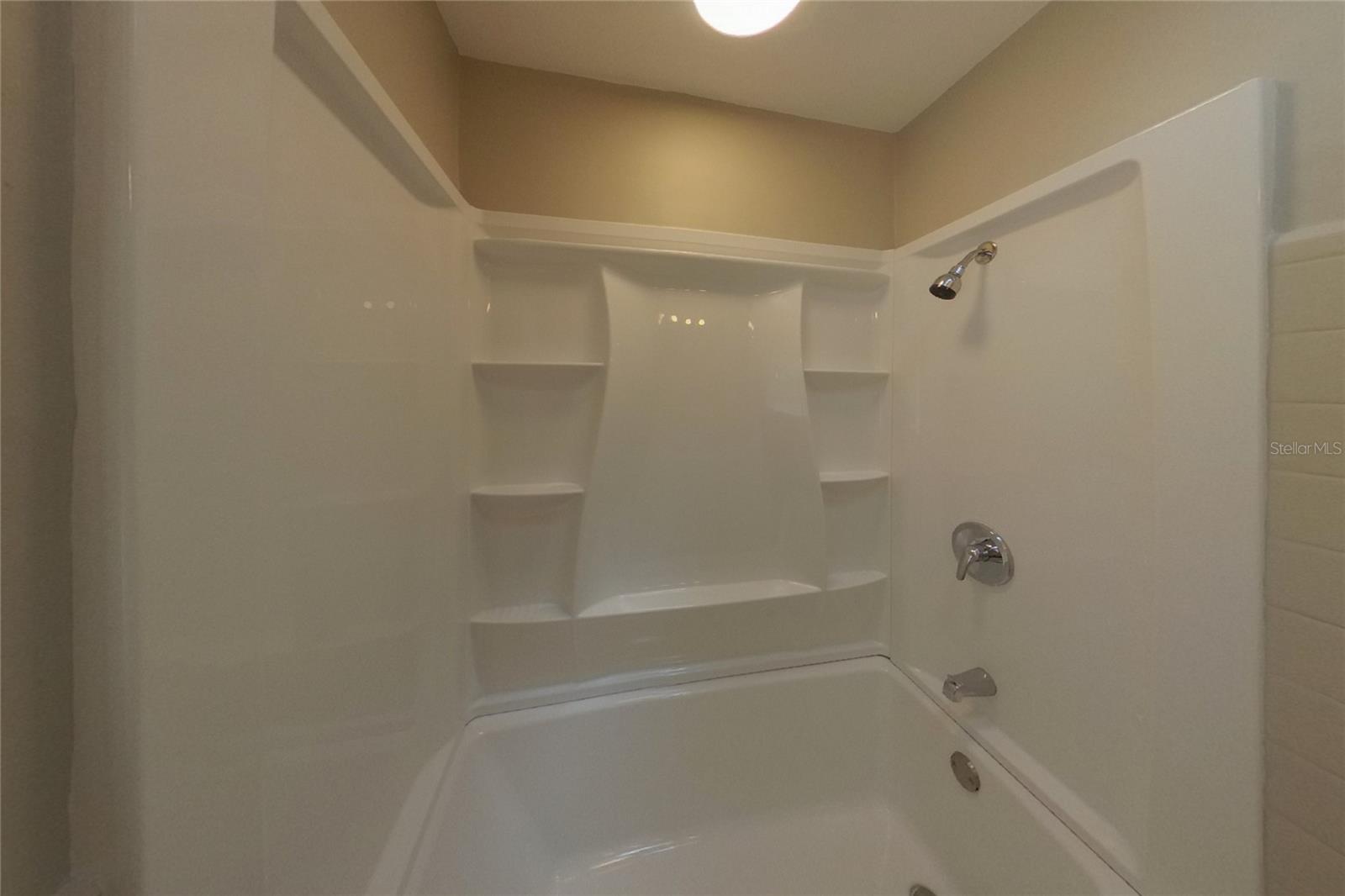 O6444736 Property Photo 16