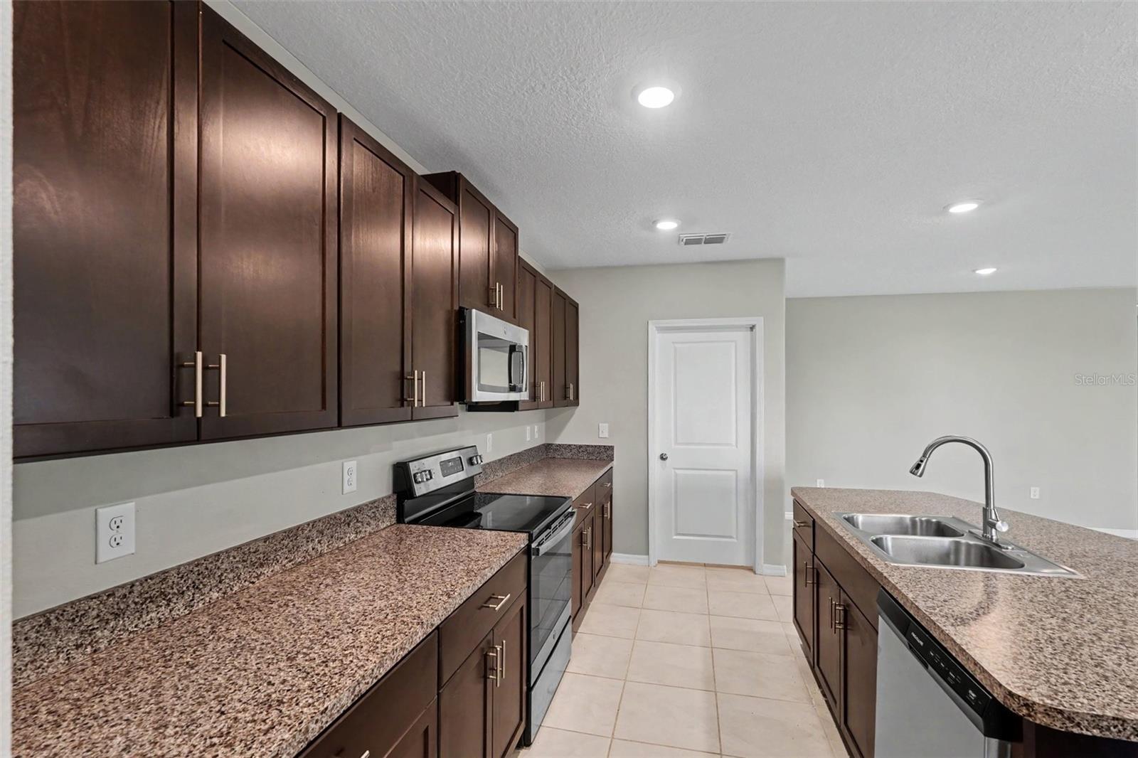 15535 Miller Creek Dr Property Photo 8