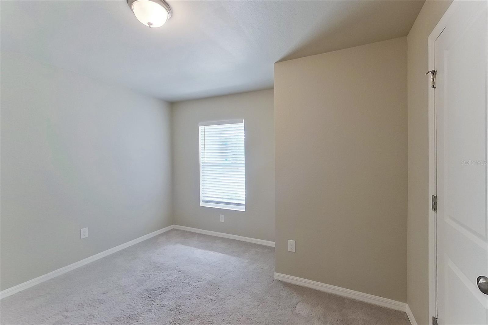 18312 Gibraltar Ln Property Photo 3
