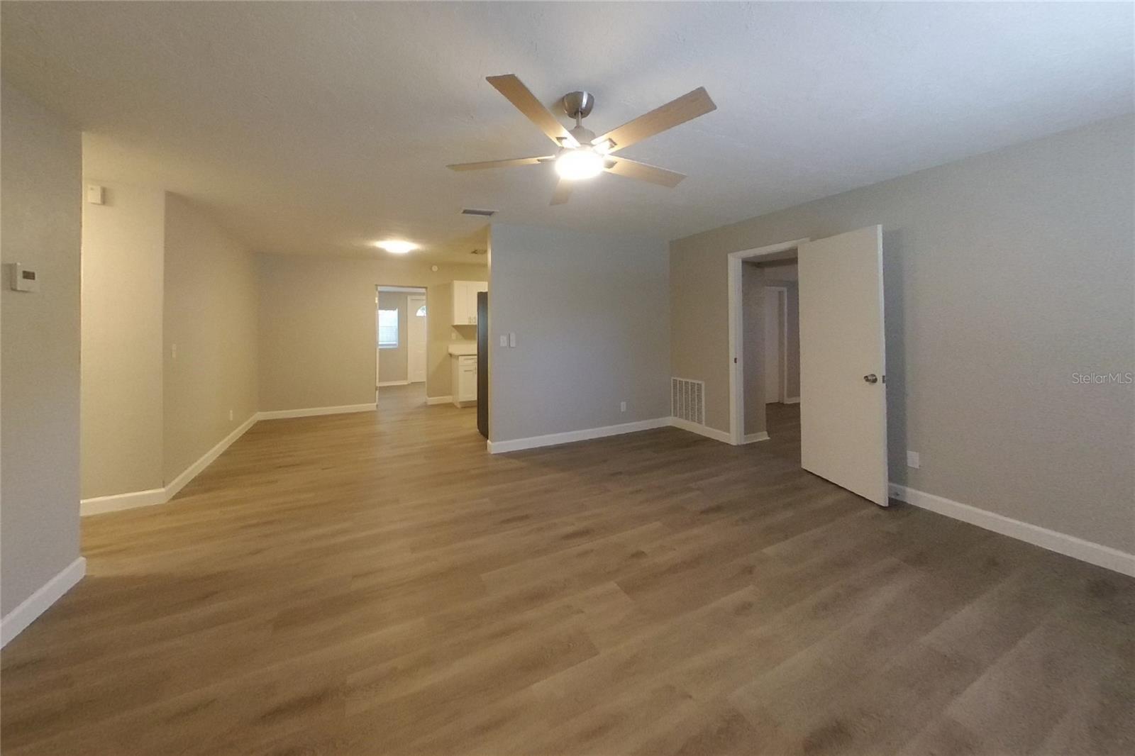 O6444761 Property Photo 3