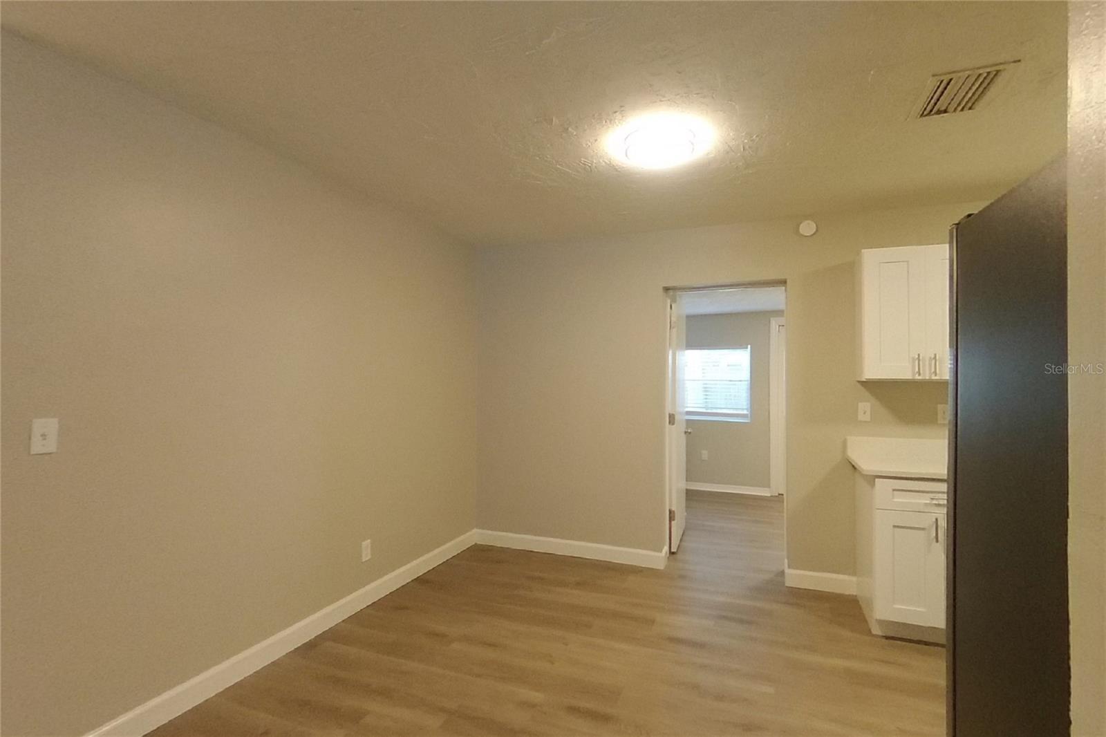 O6444761 Property Photo 4