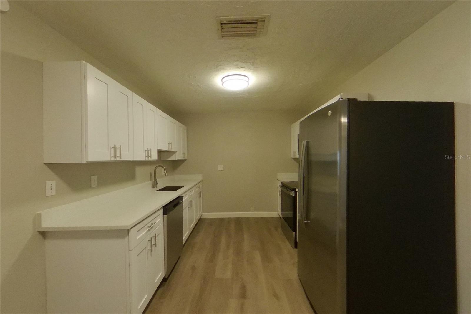 O6444761 Property Photo 5