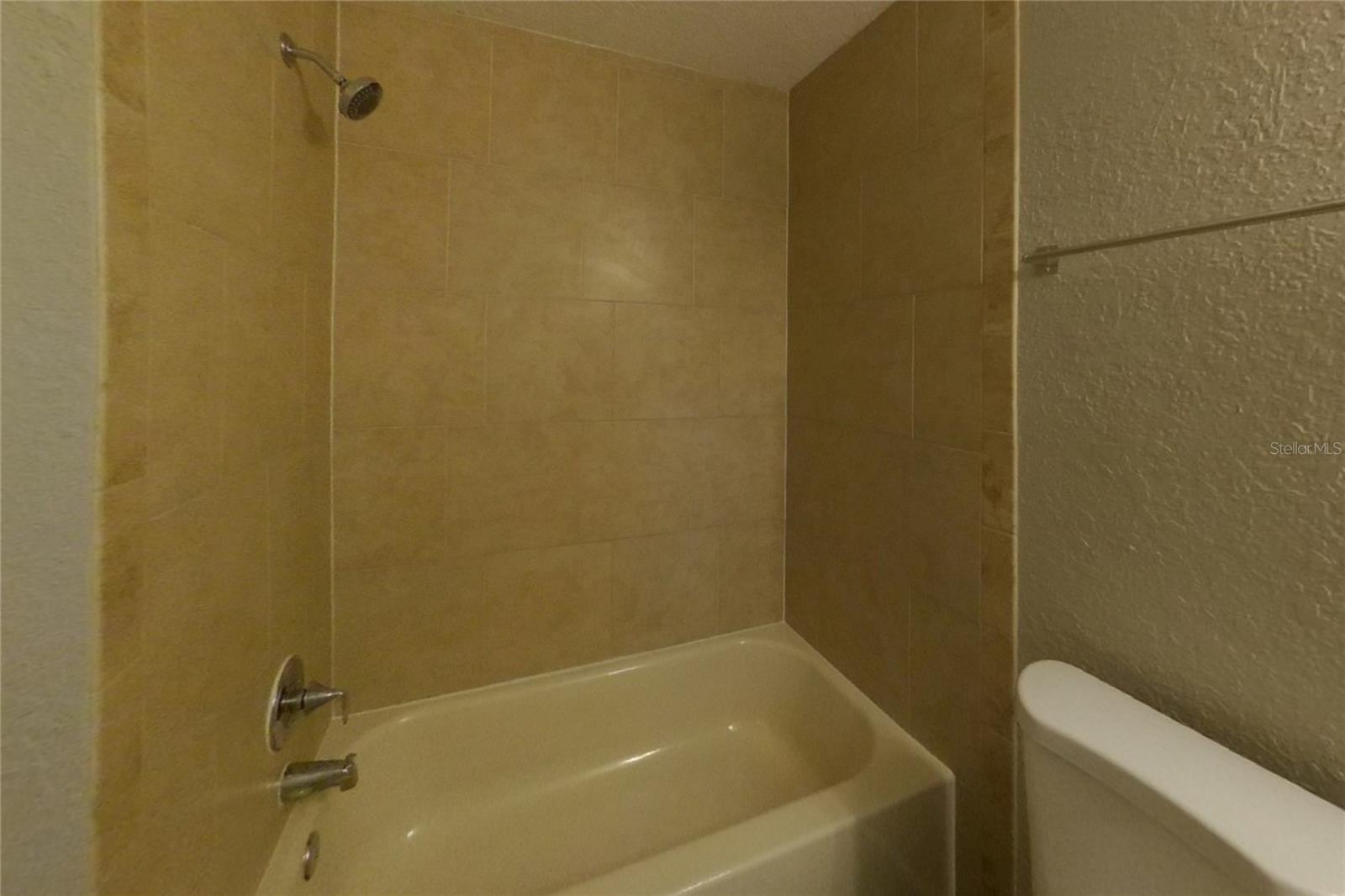 O6444761 Property Photo 9