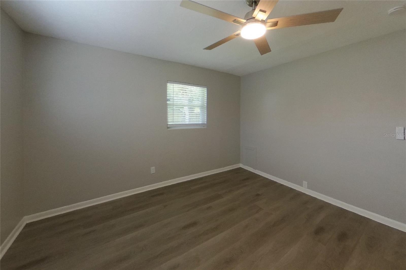 O6444761 Property Photo 11