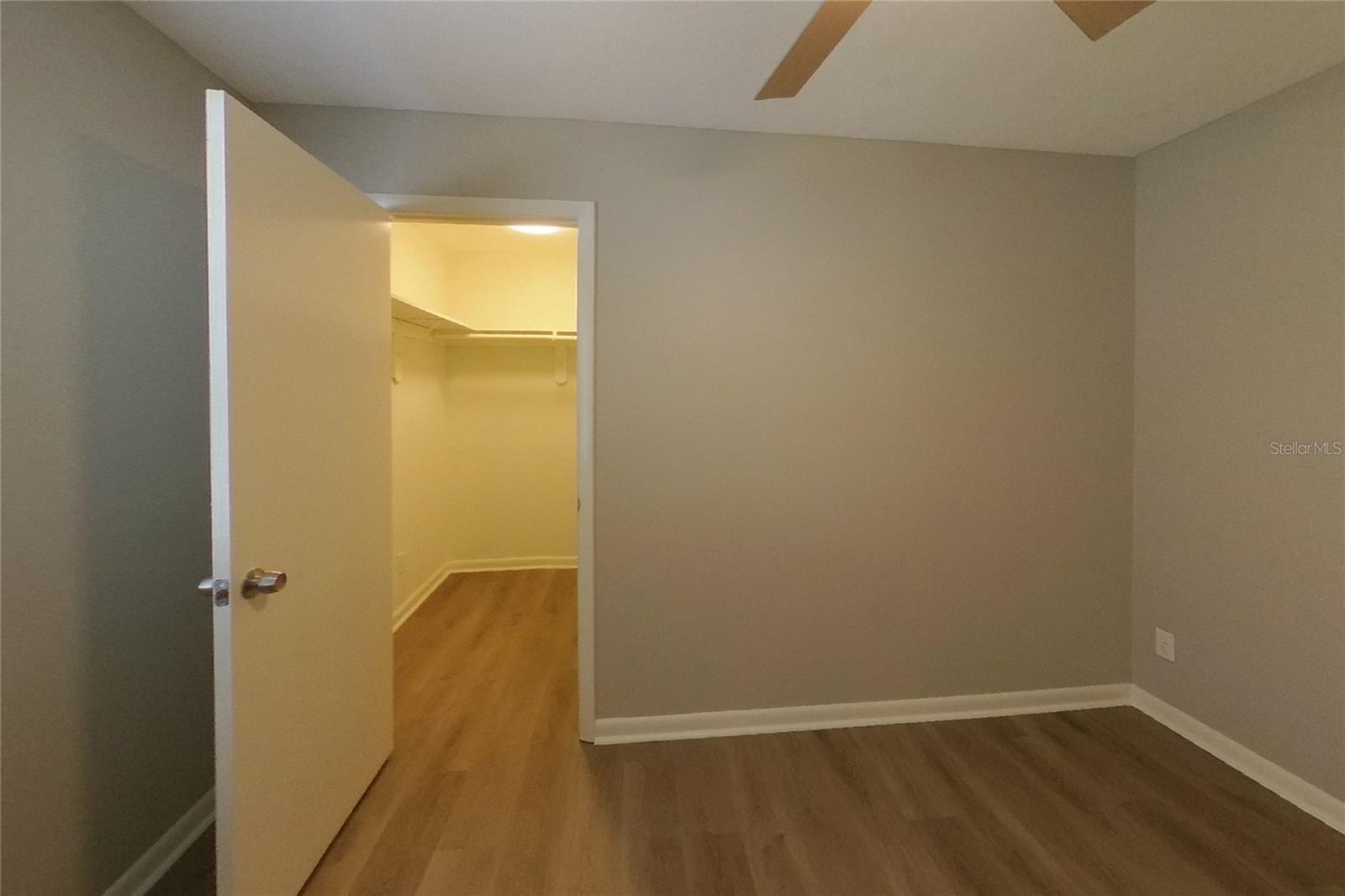 O6444761 Property Photo 12