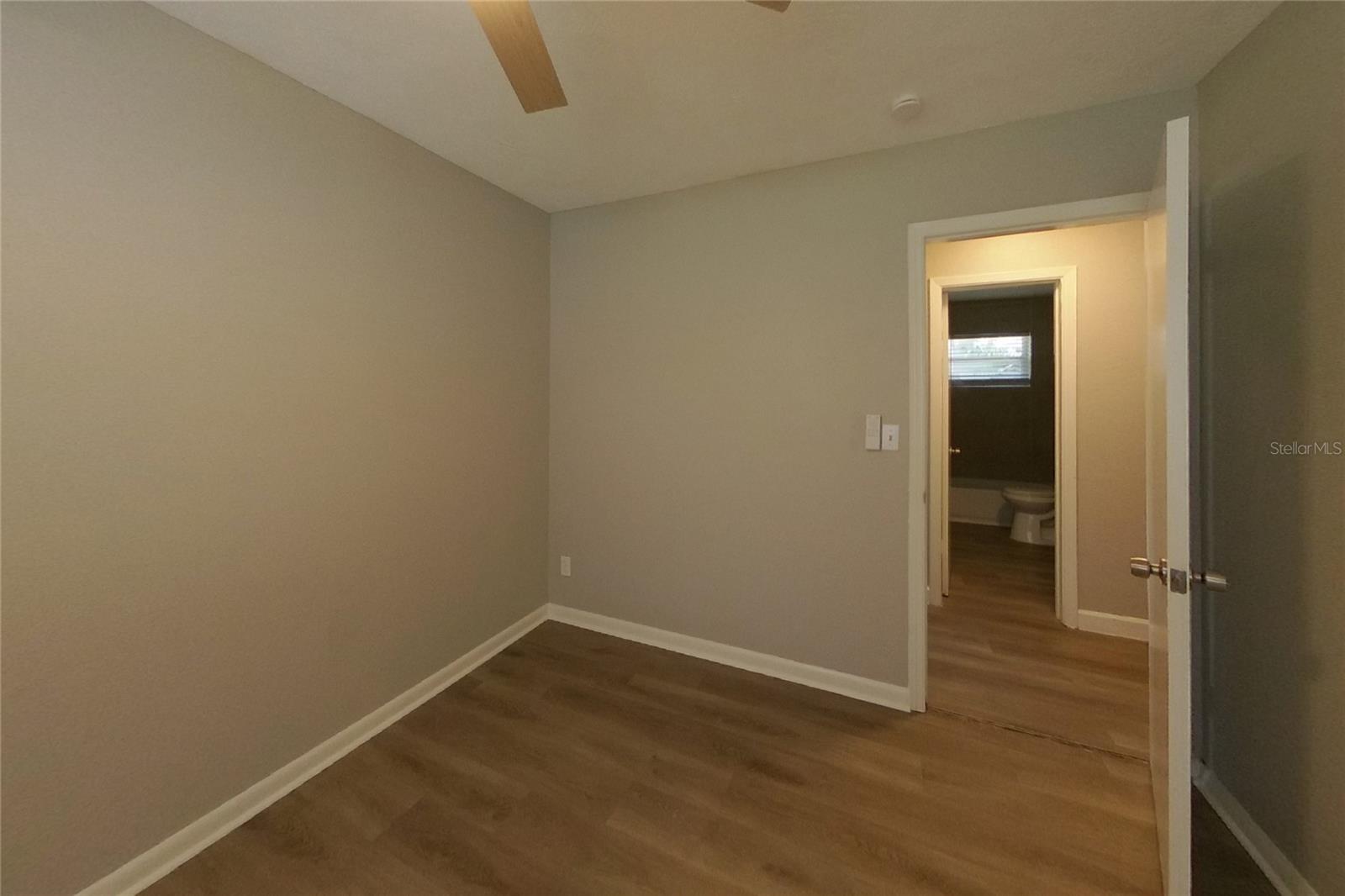 O6444761 Property Photo 13