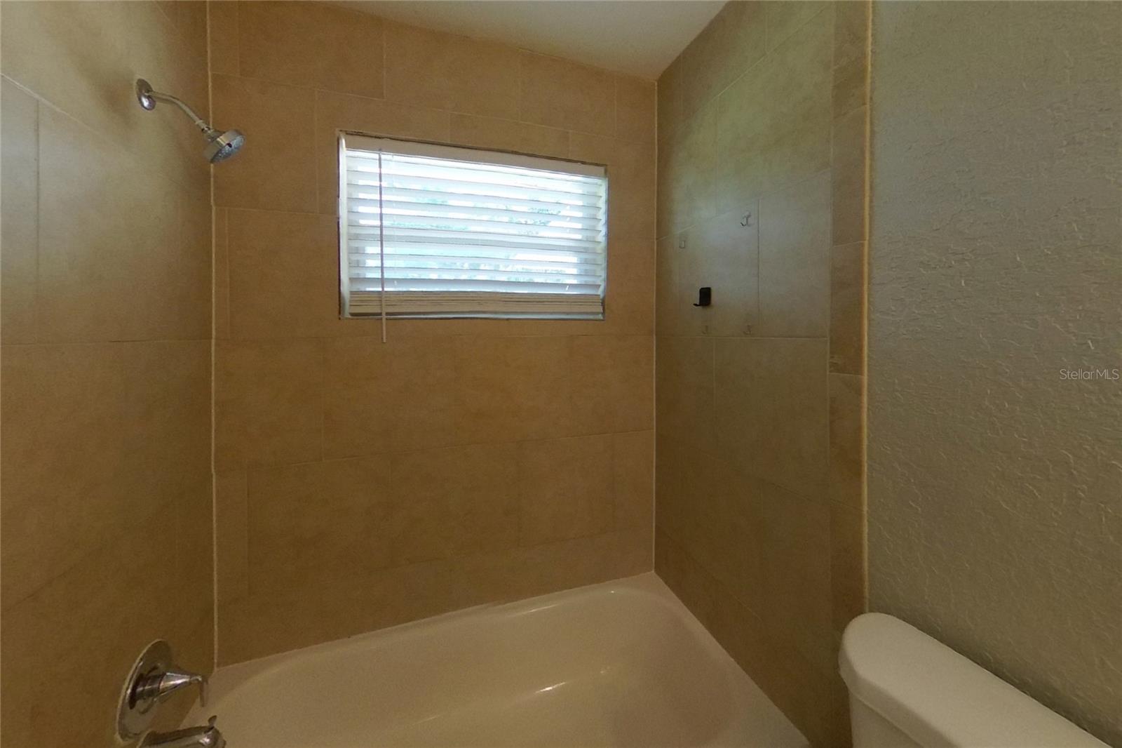 O6444761 Property Photo 15