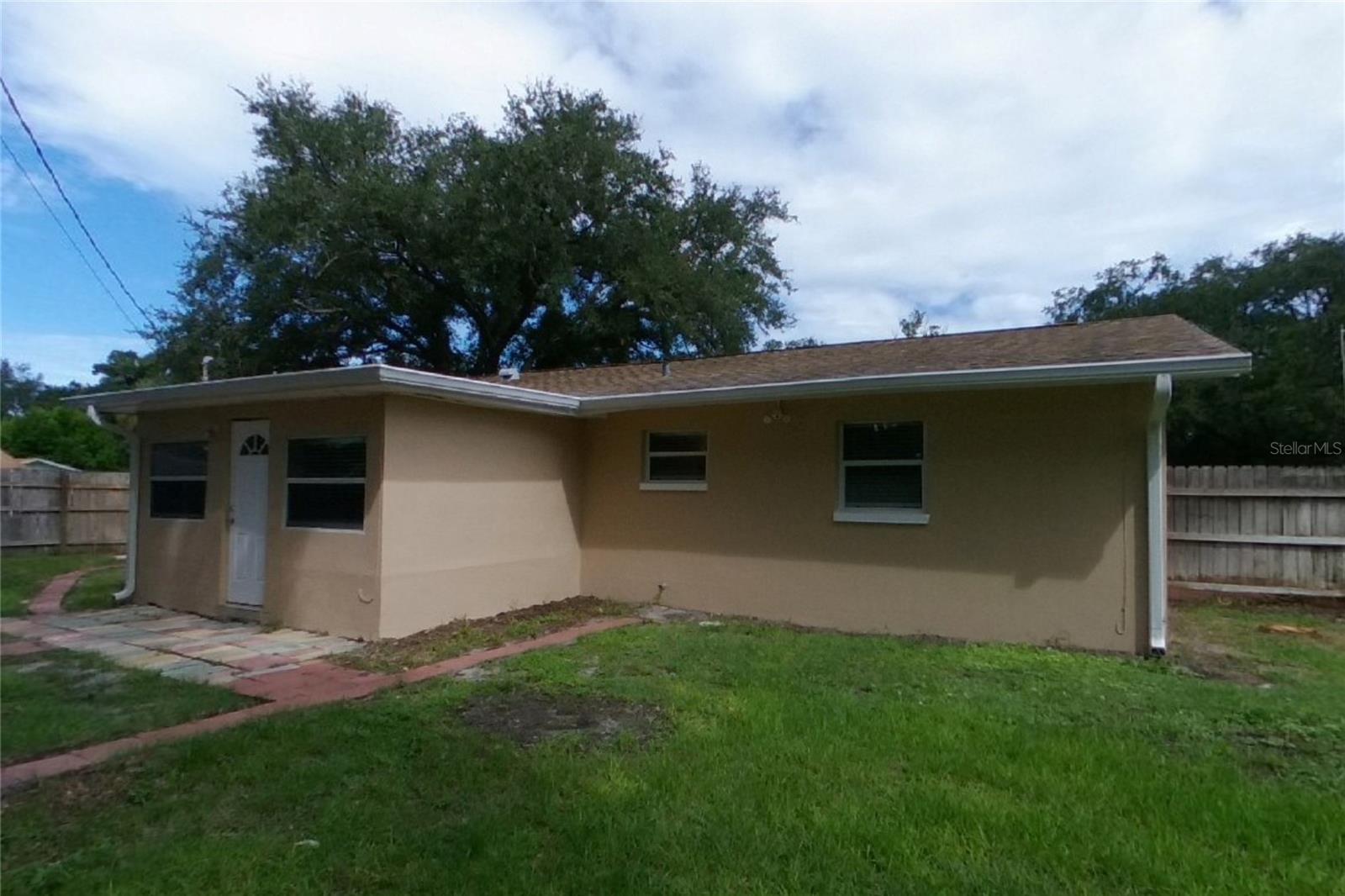 O6444761 Property Photo 16