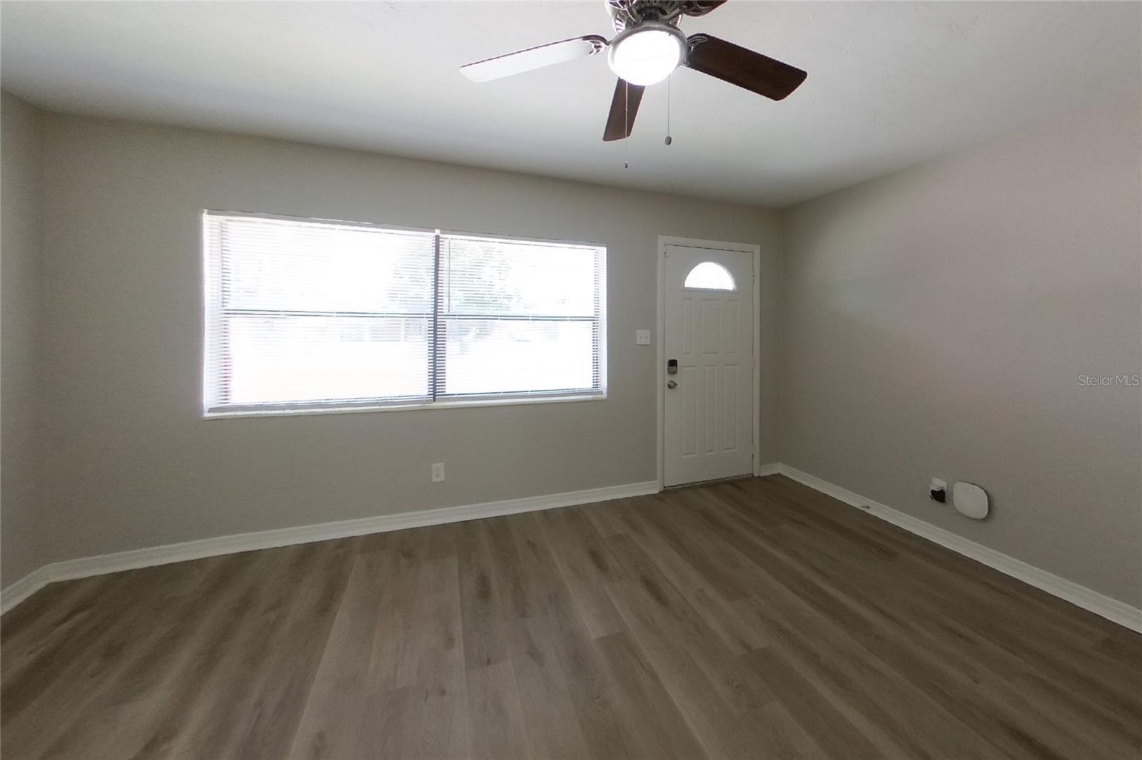 O6444762 Property Photo 2