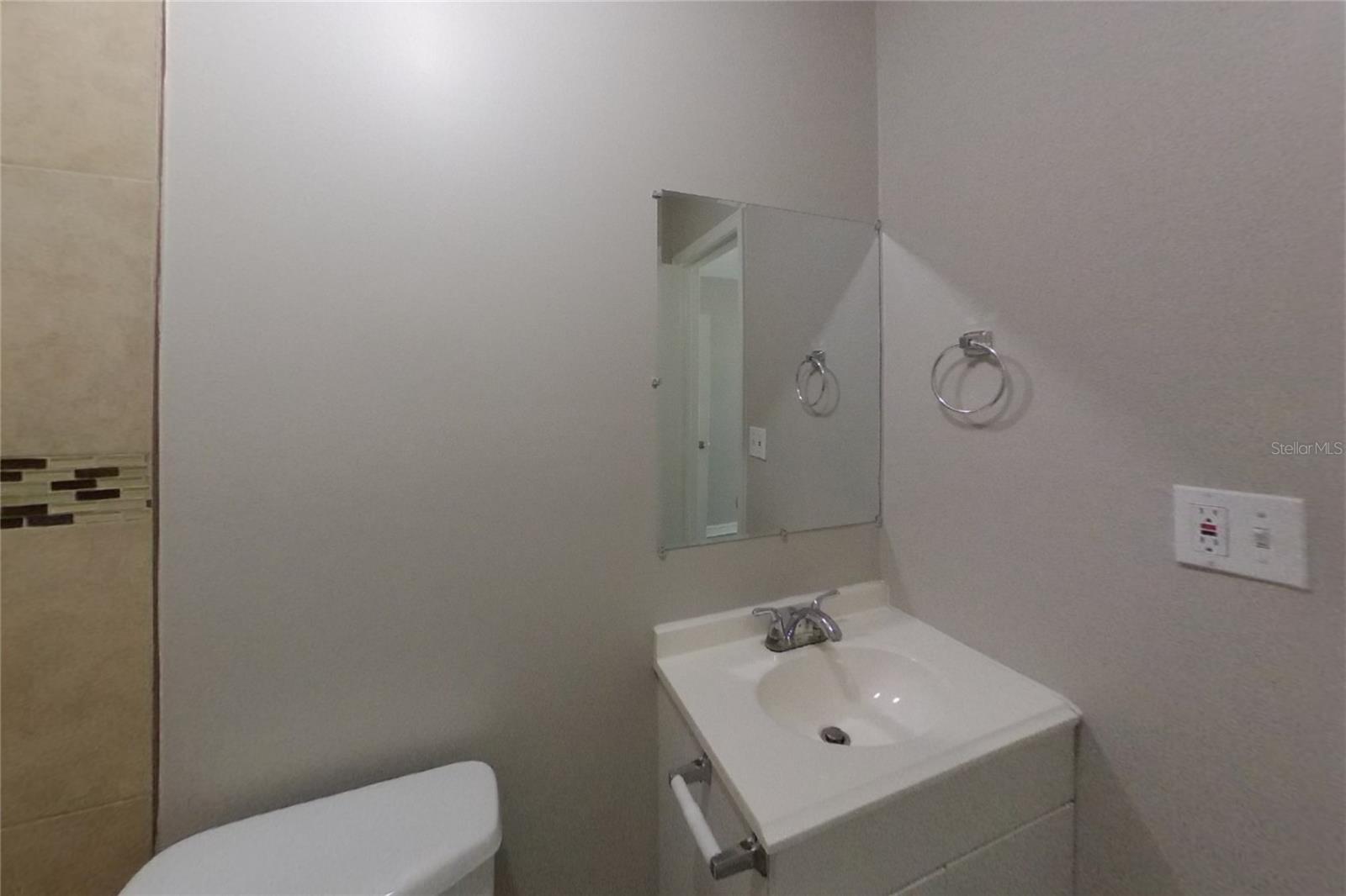 O6444762 Property Photo 8