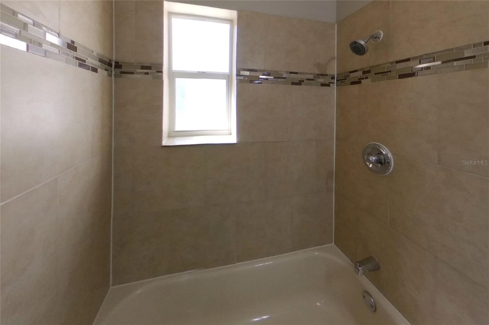O6444762 Property Photo 15