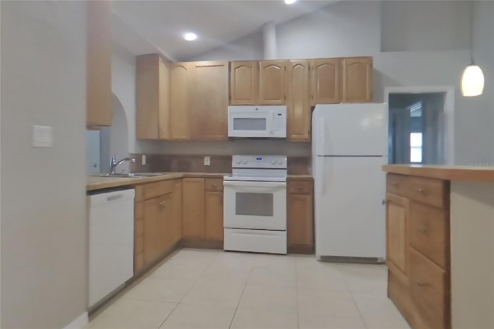 O6444770 Property Photo 4