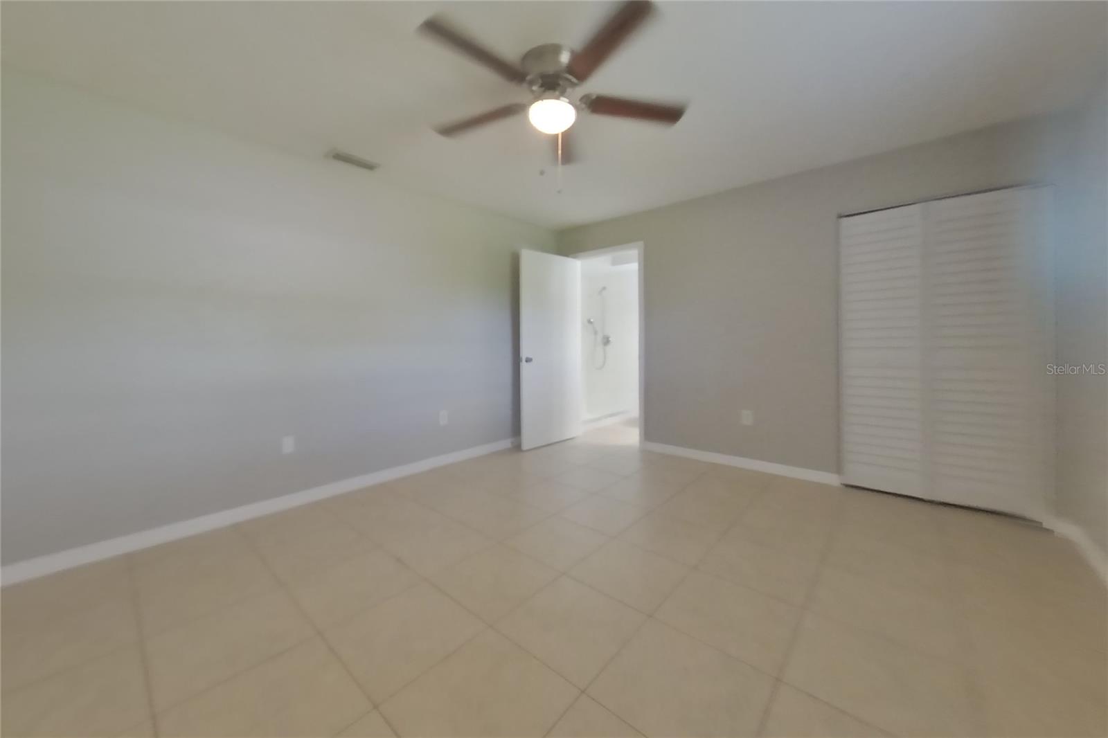 O6444770 Property Photo 6