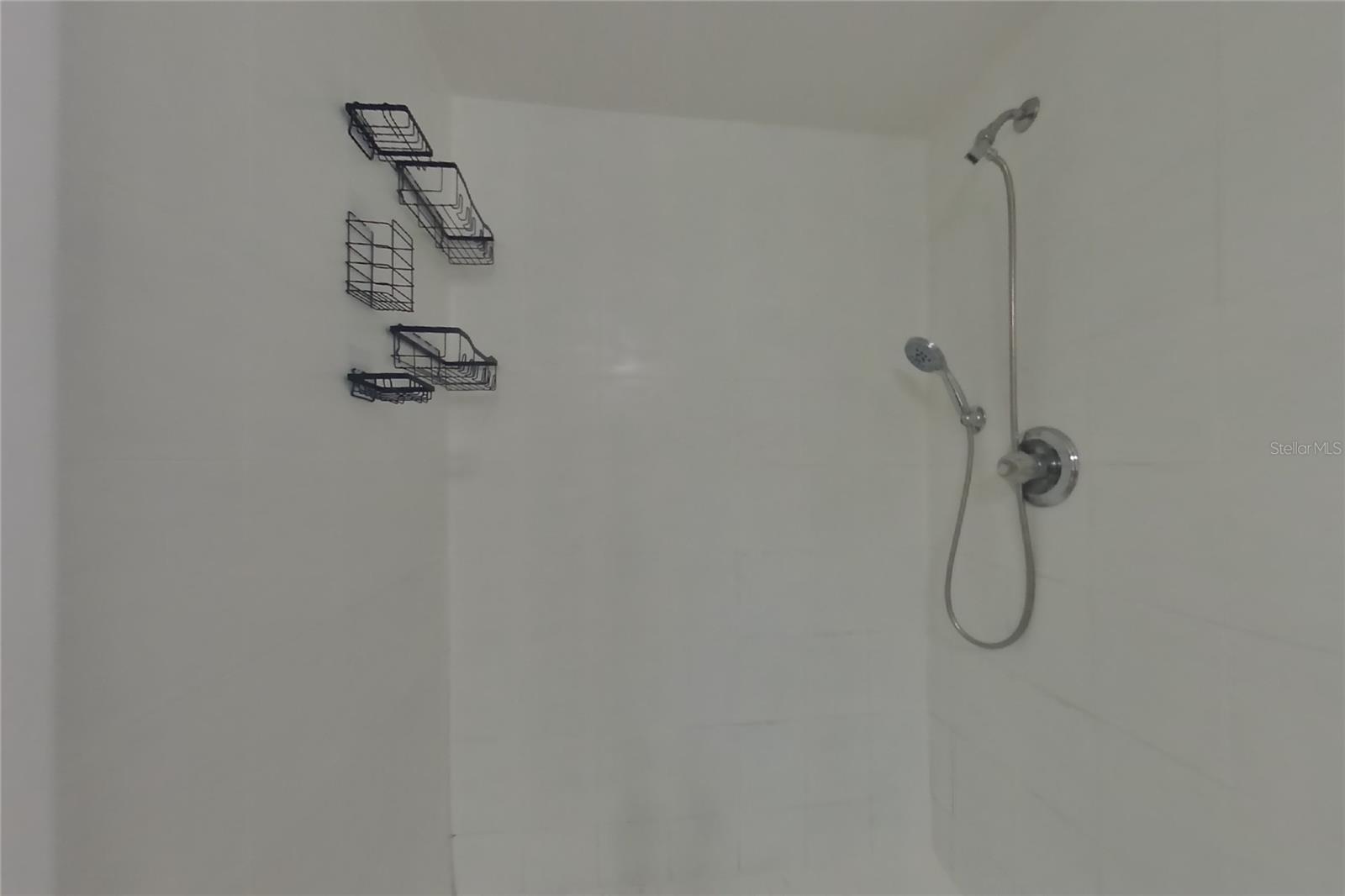 O6444770 Property Photo 8