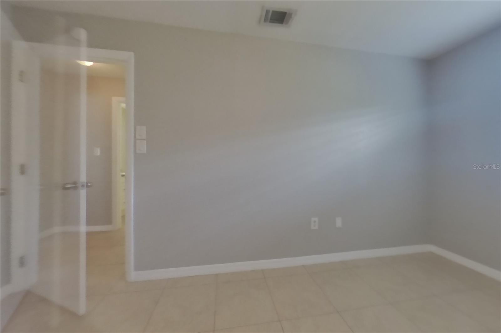 O6444770 Property Photo 11
