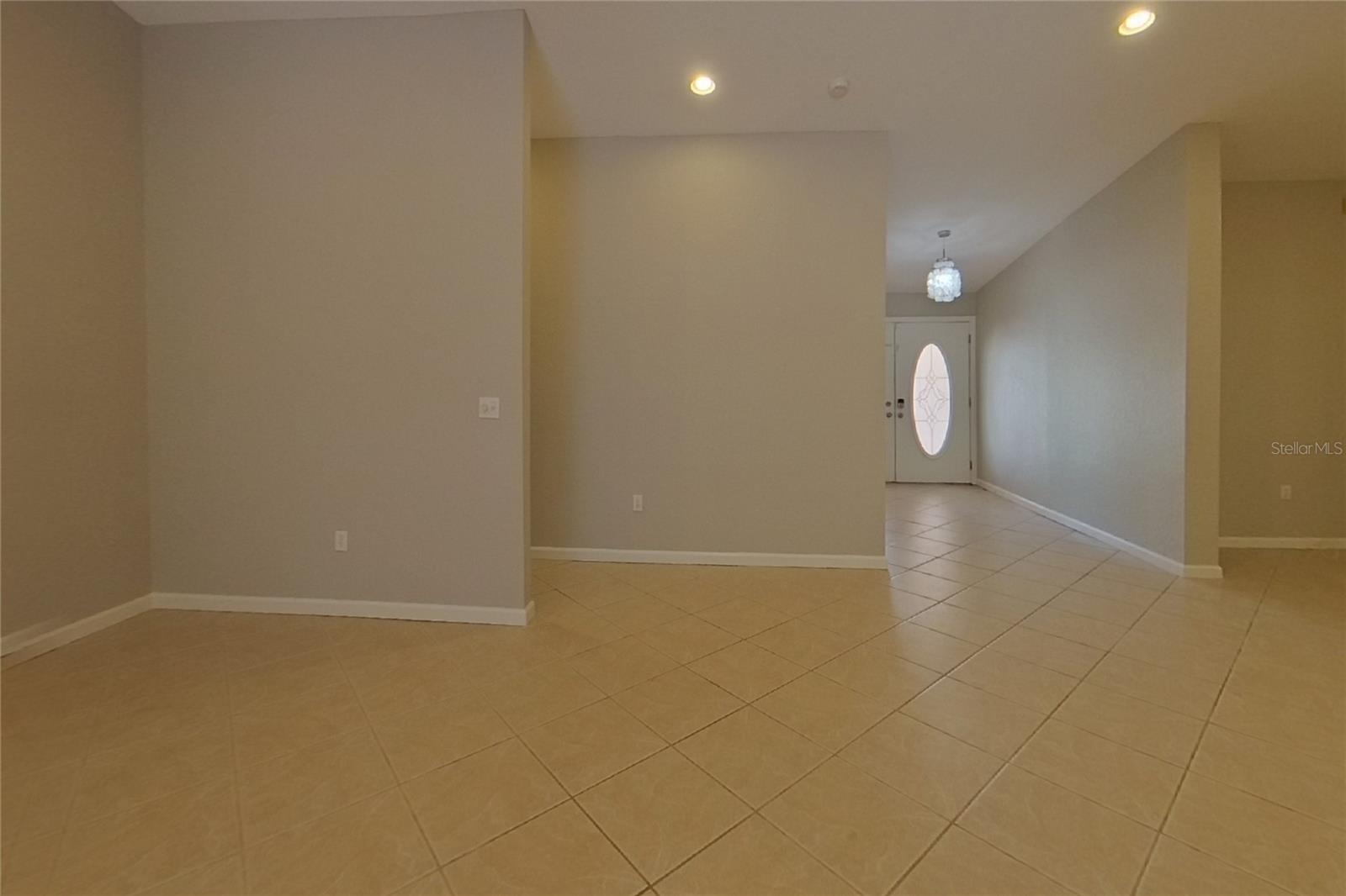 O6444780 Property Photo 2