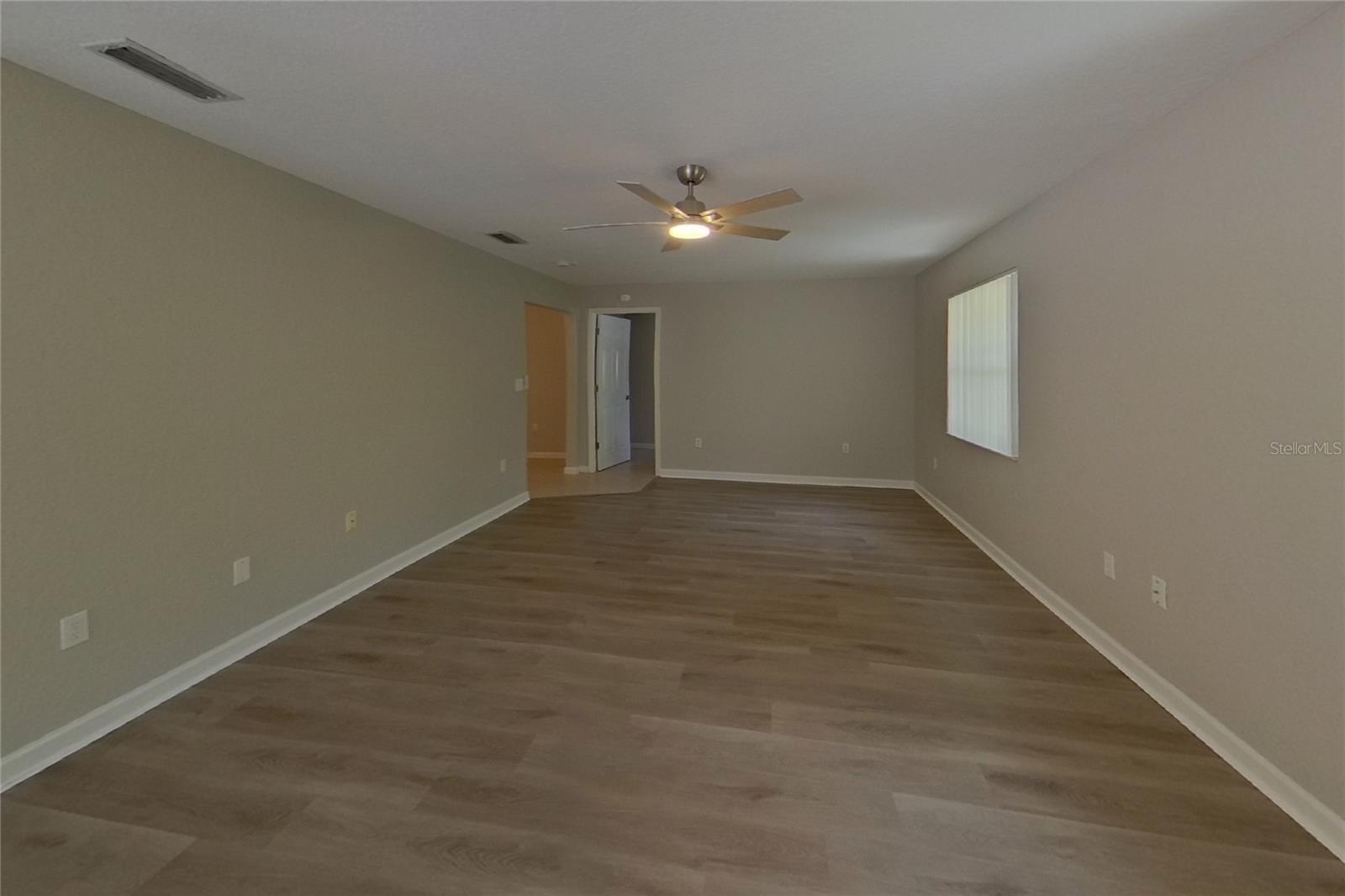 O6444780 Property Photo 5